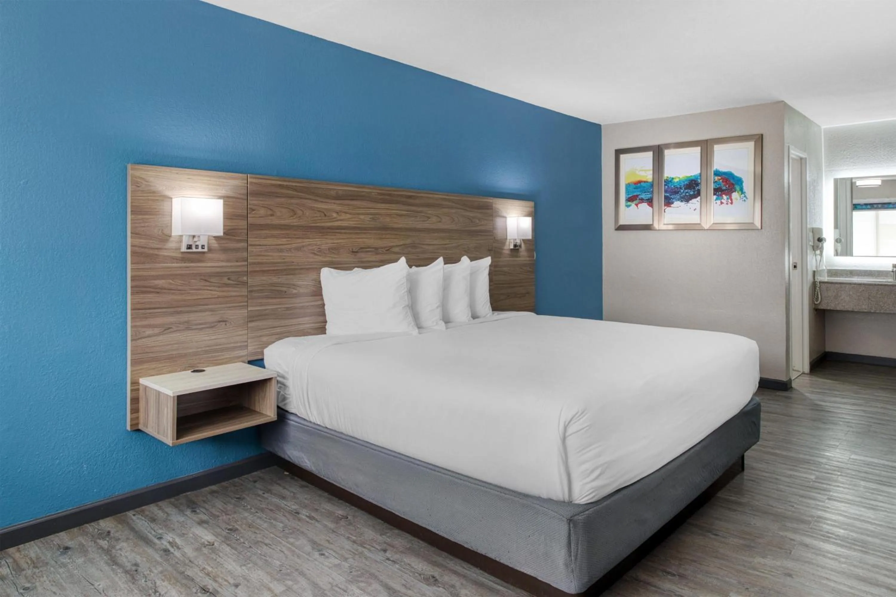 Bedroom, Bed in SureStay Hotel by Best Western Spring North Houston