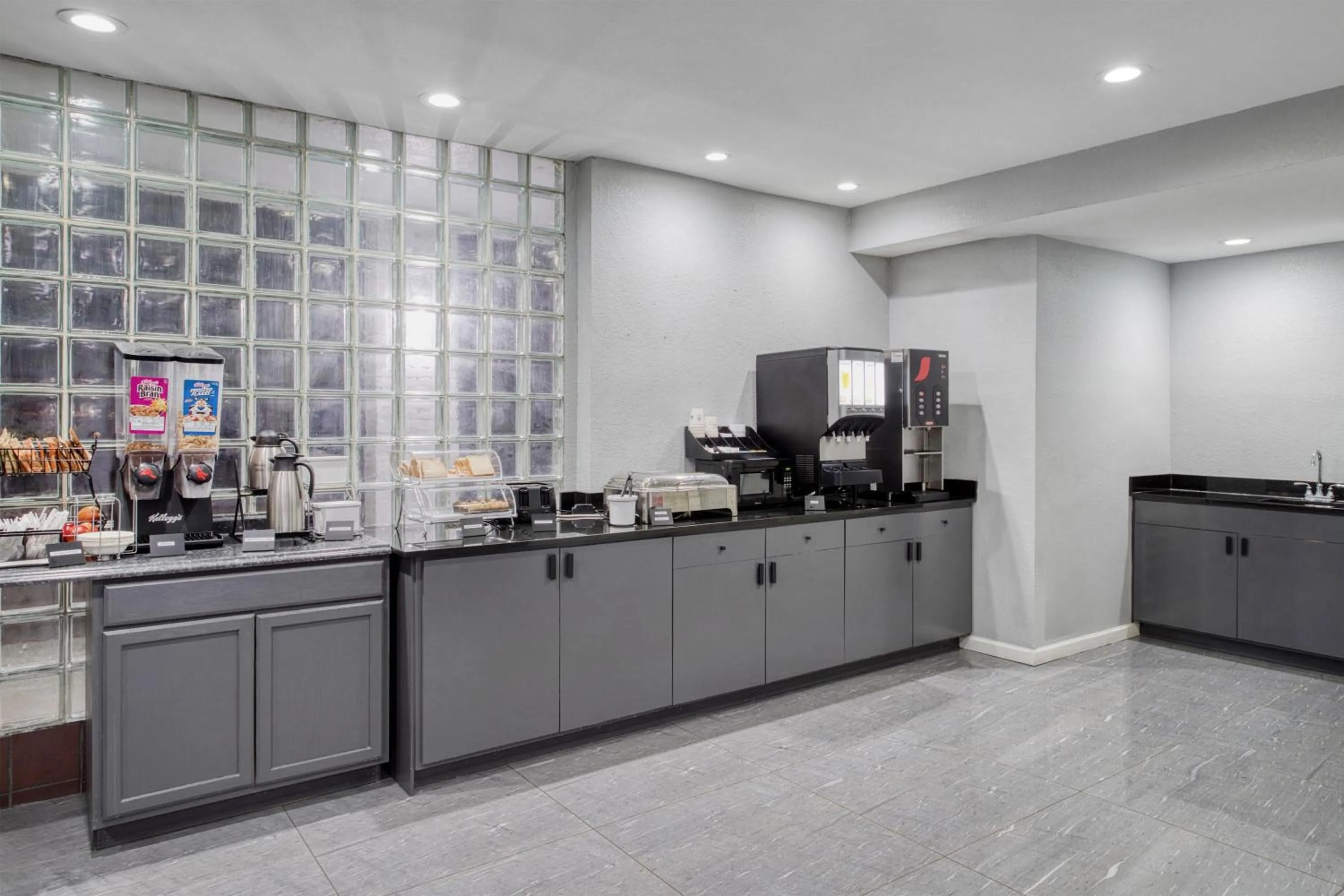 Restaurant/places to eat in SureStay Hotel by Best Western Spring North Houston