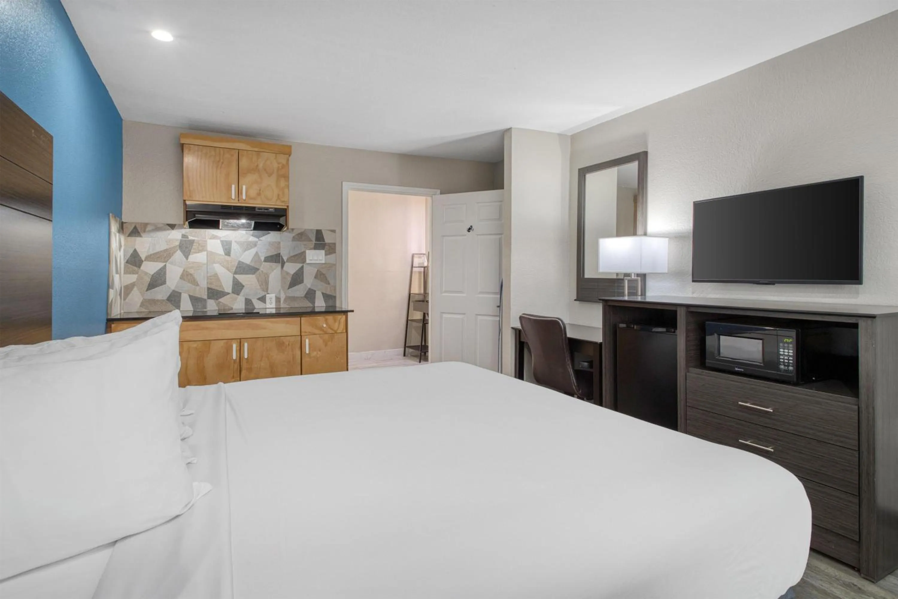 Bedroom, Bed in SureStay Hotel by Best Western Spring North Houston