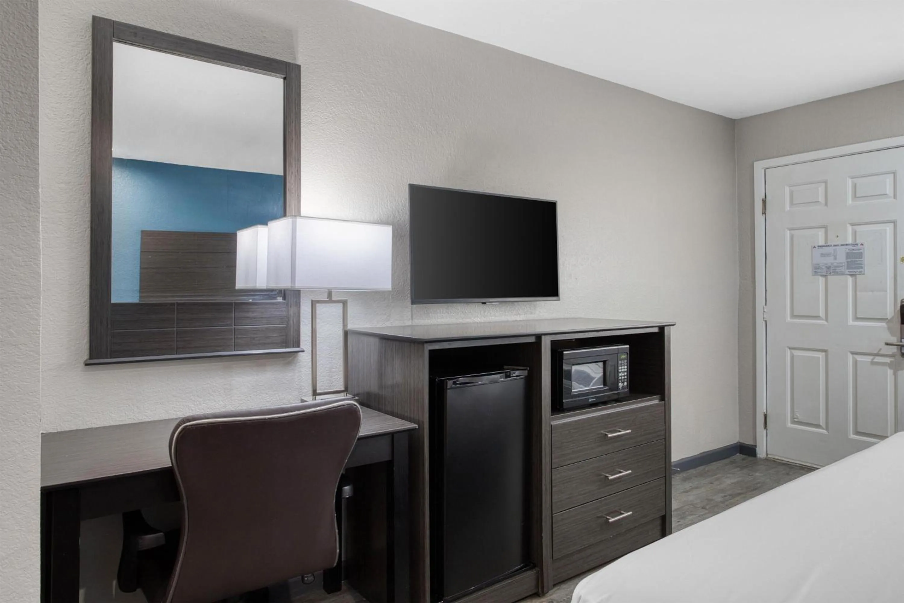 Bedroom, Bed in SureStay Hotel by Best Western Spring North Houston