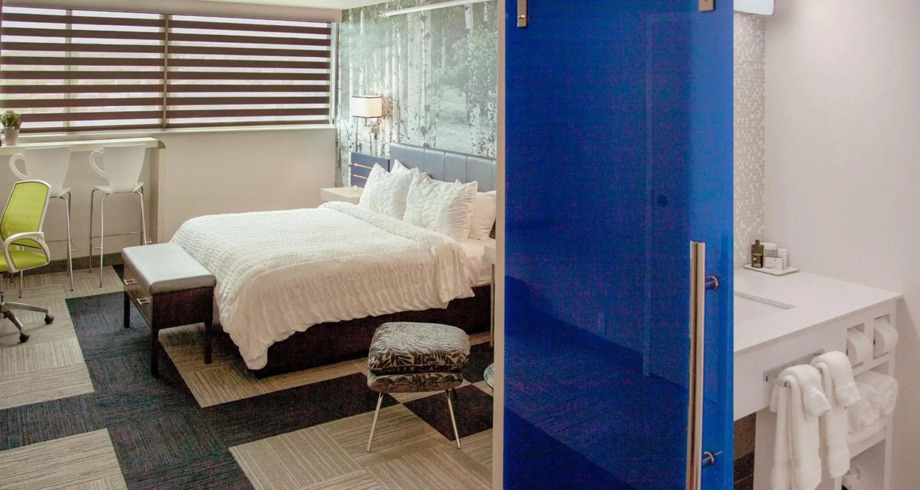 Photo of the whole room, Bed in The Rushmore Hotel & Suites; BW Premier Collection