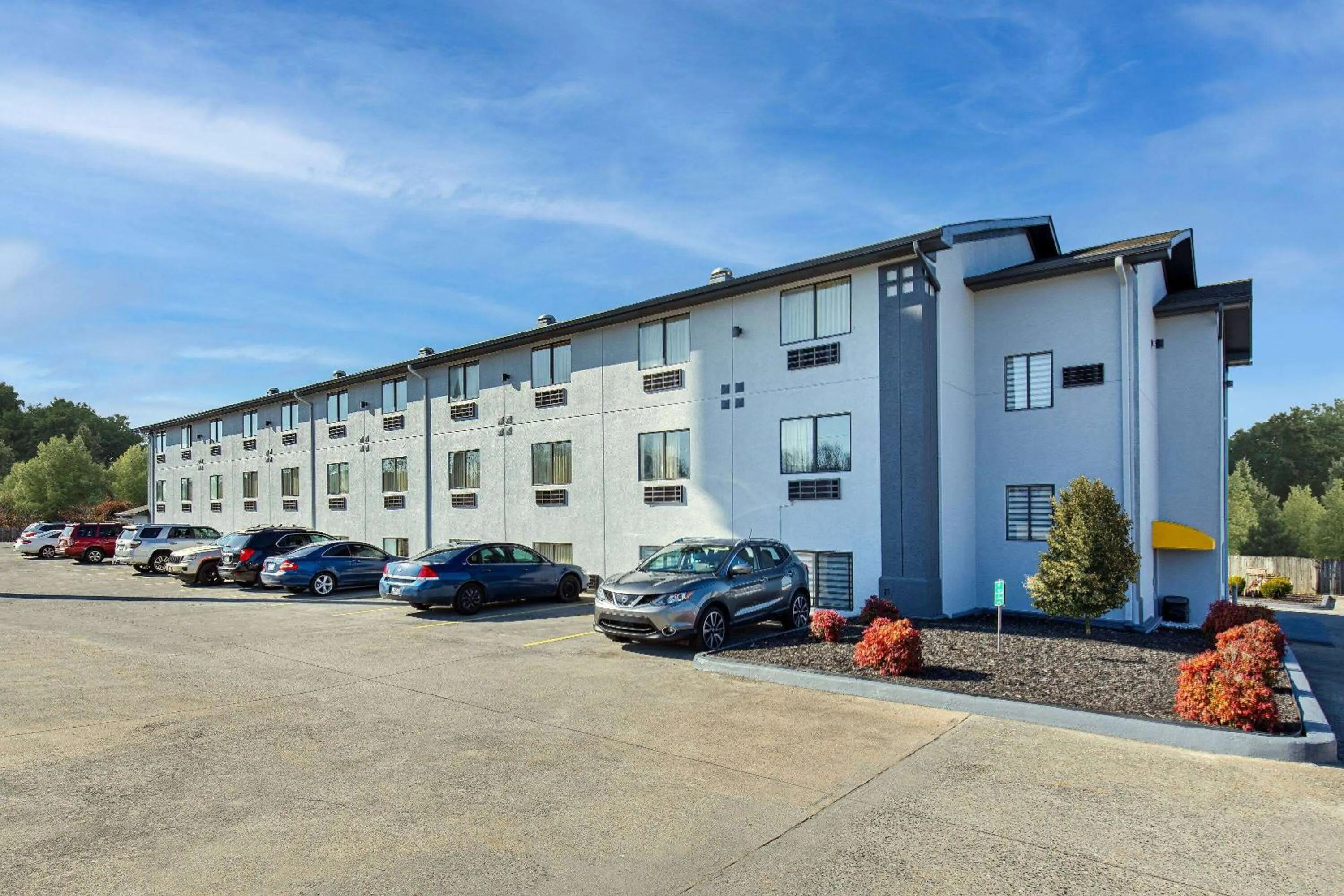 Property building in Super 8 by Wyndham Johnson City