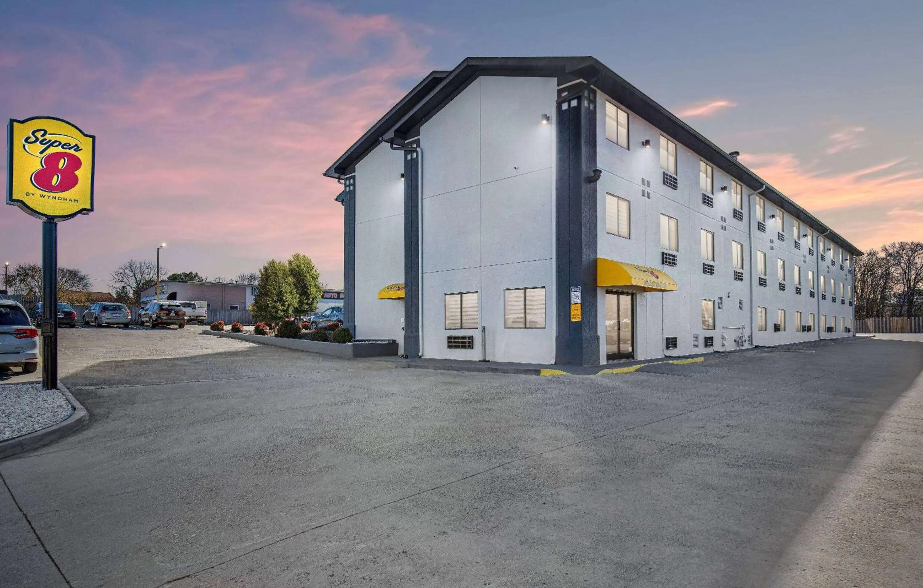 Property building in Super 8 by Wyndham Johnson City