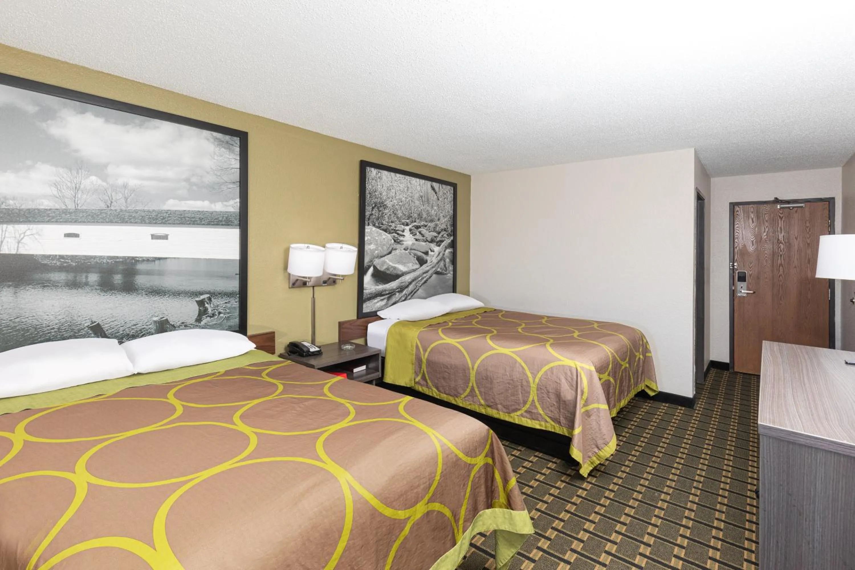 Photo of the whole room, Bed in Super 8 by Wyndham Johnson City