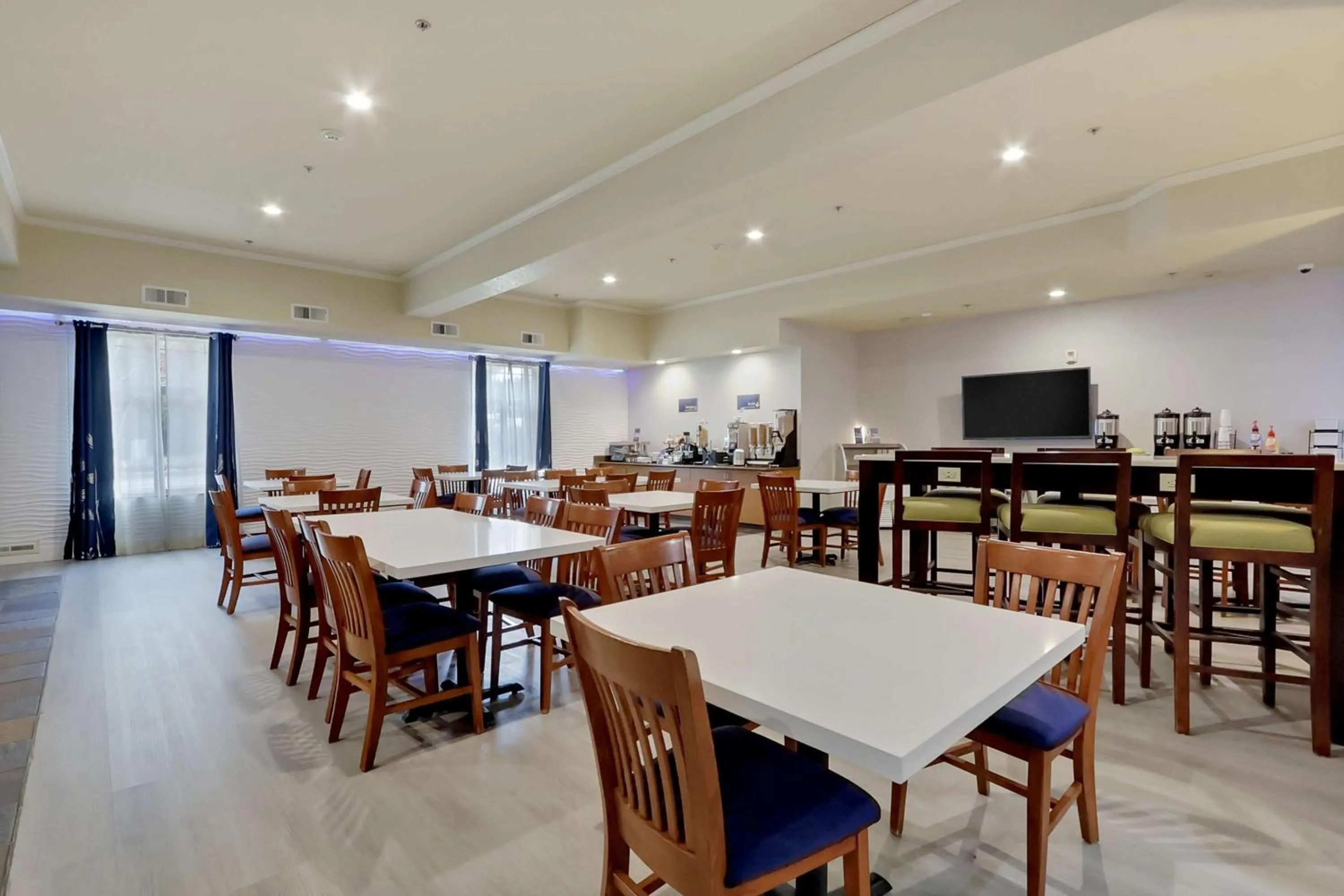 Breakfast in Best Western Liberty Inn DuPont JBLM