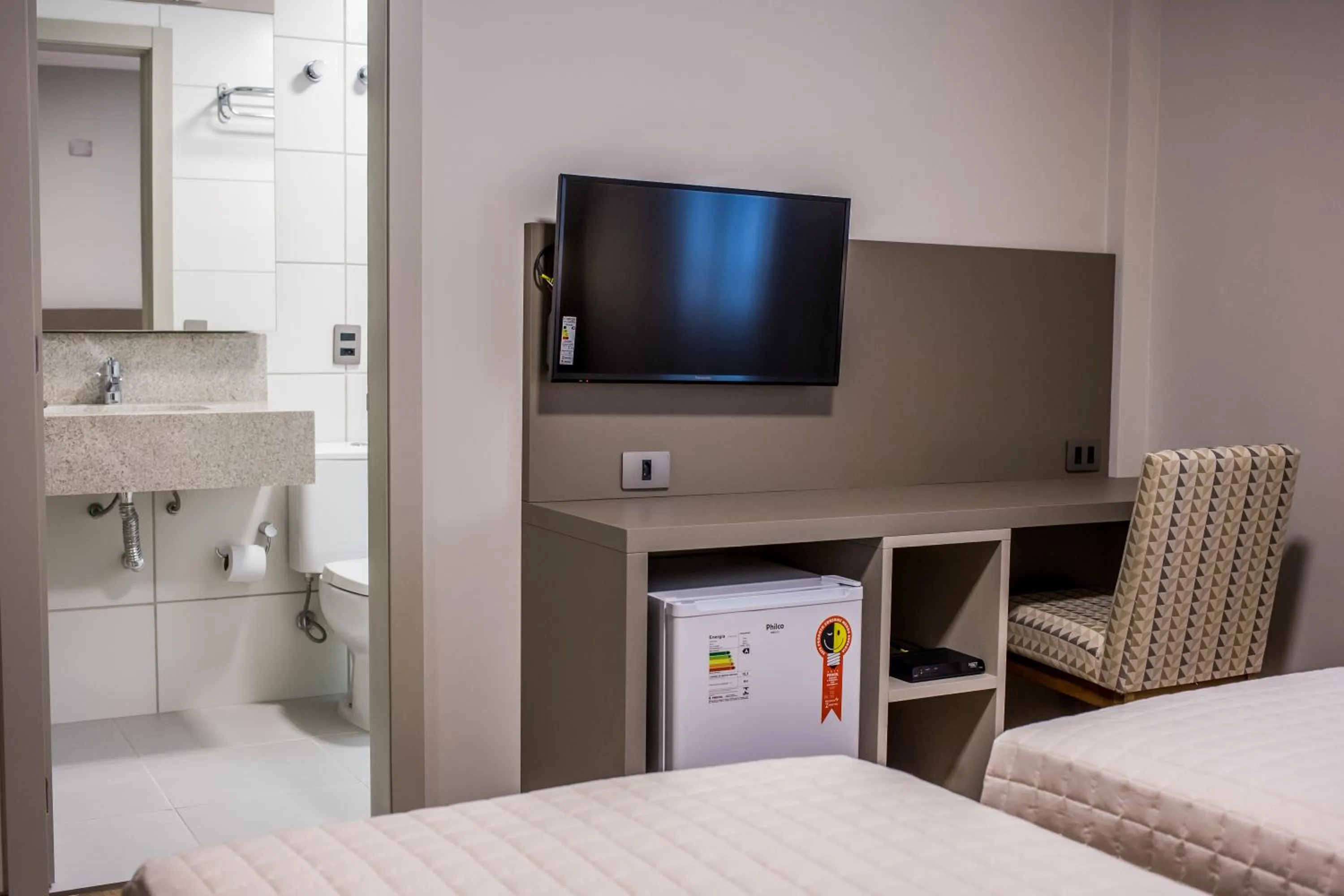 Bathroom, Bed in Tri Hotel Premium Criciúma