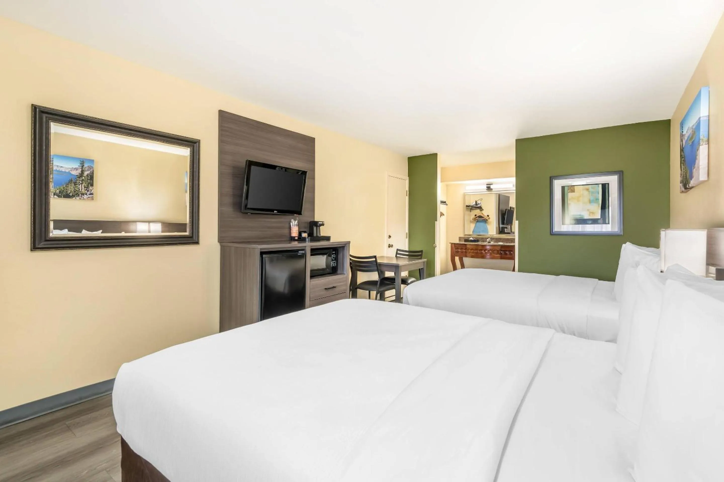 Bedroom, Bed in Quality Inn Klamath Falls - Crater Lake Gateway