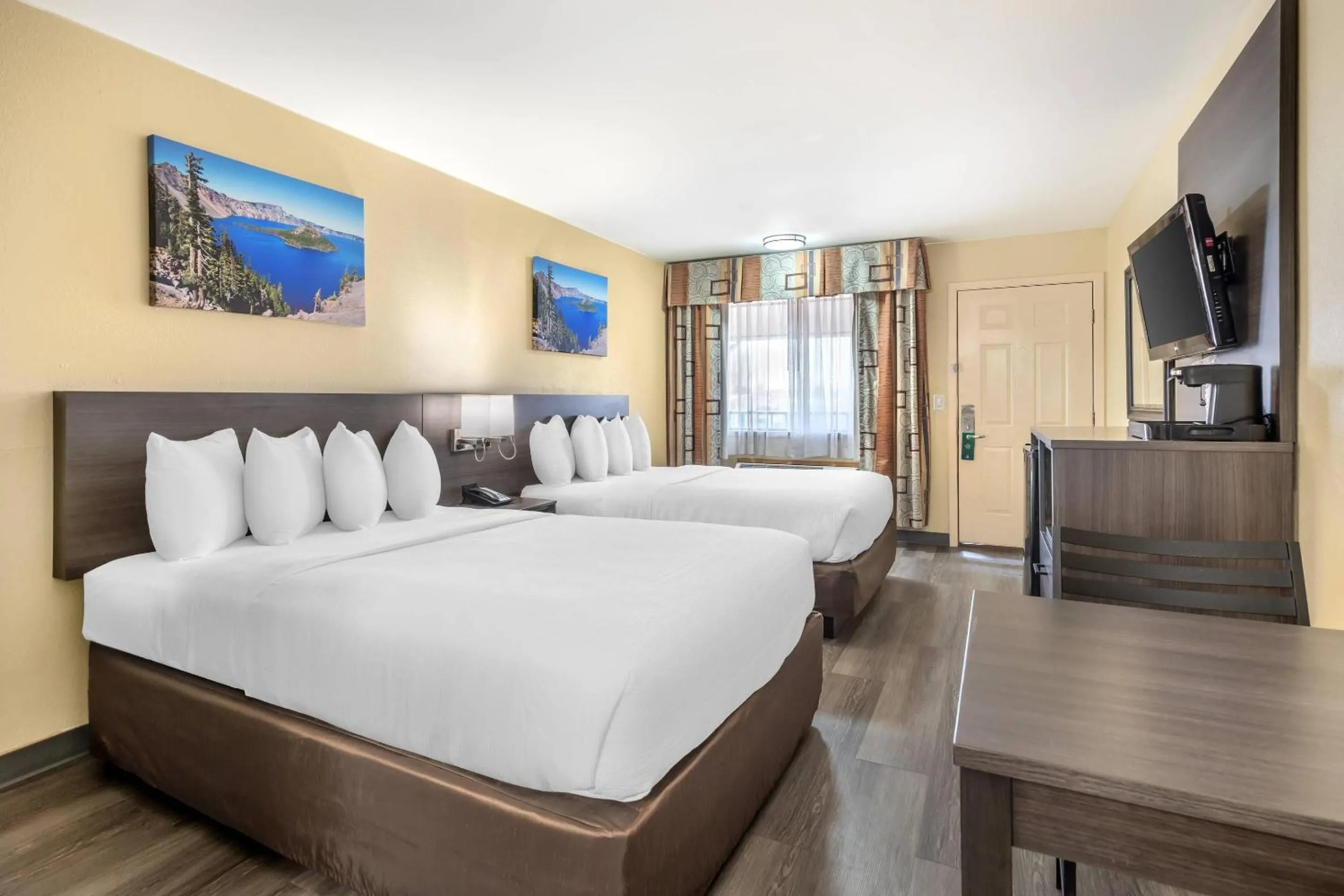 Bedroom, Bed in Quality Inn Klamath Falls - Crater Lake Gateway