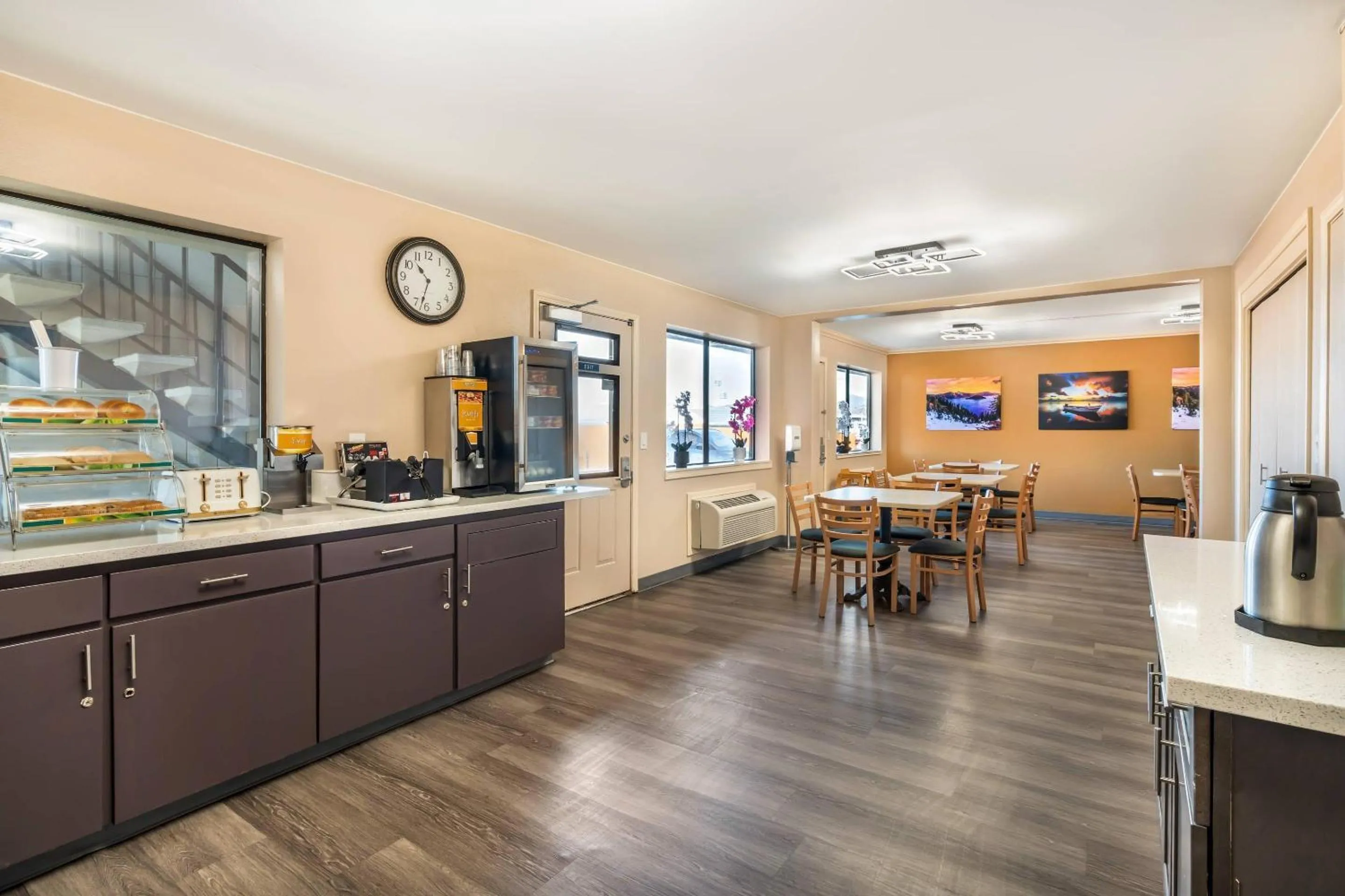 Breakfast in Quality Inn Klamath Falls - Crater Lake Gateway