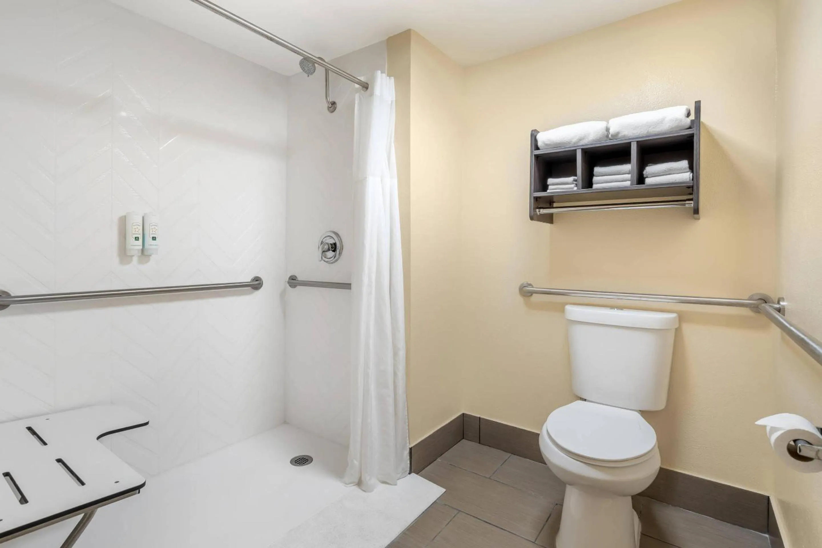 Bedroom in Quality Inn Klamath Falls - Crater Lake Gateway