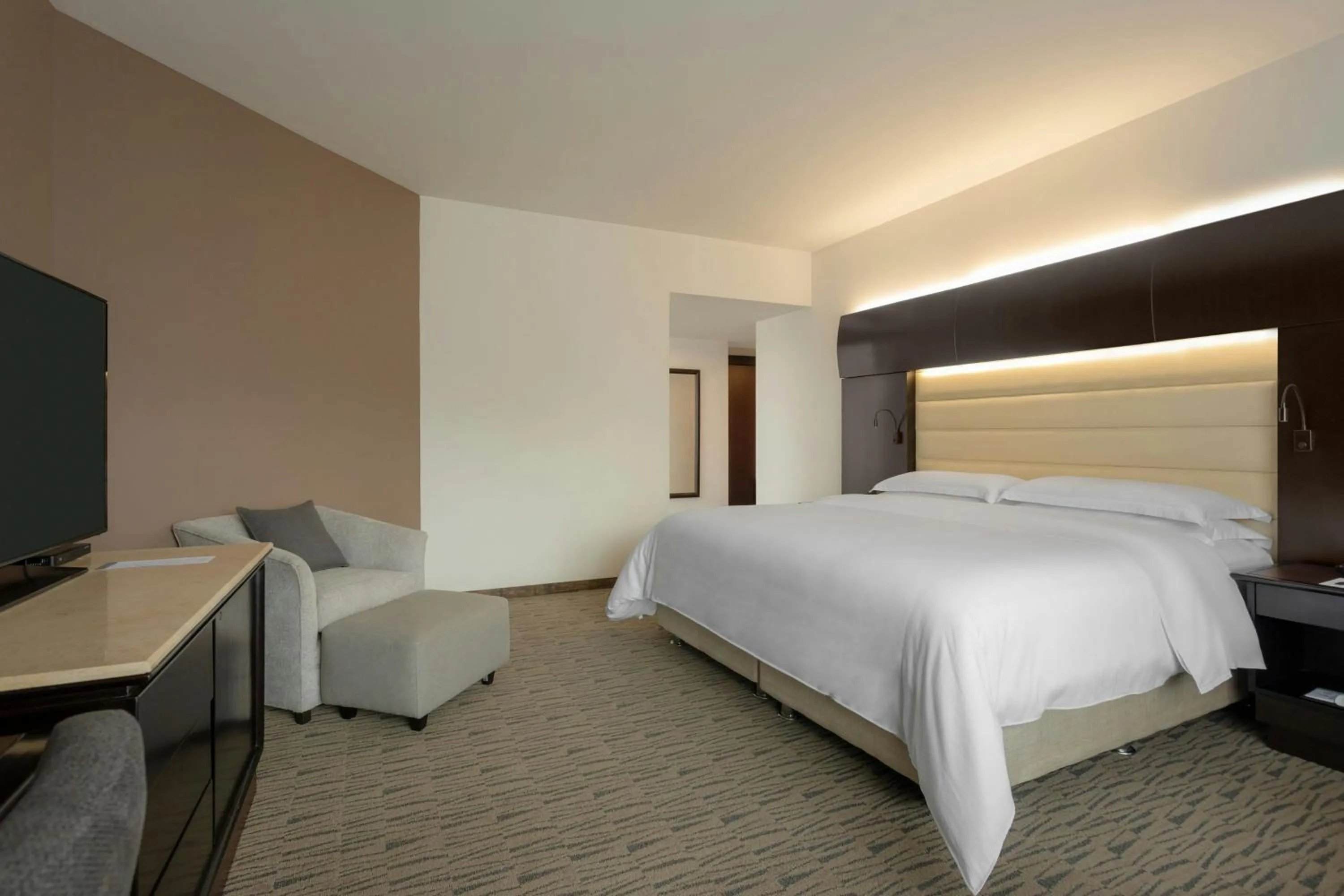 Photo of the whole room, Bed in Sheraton Bogotá Hotel