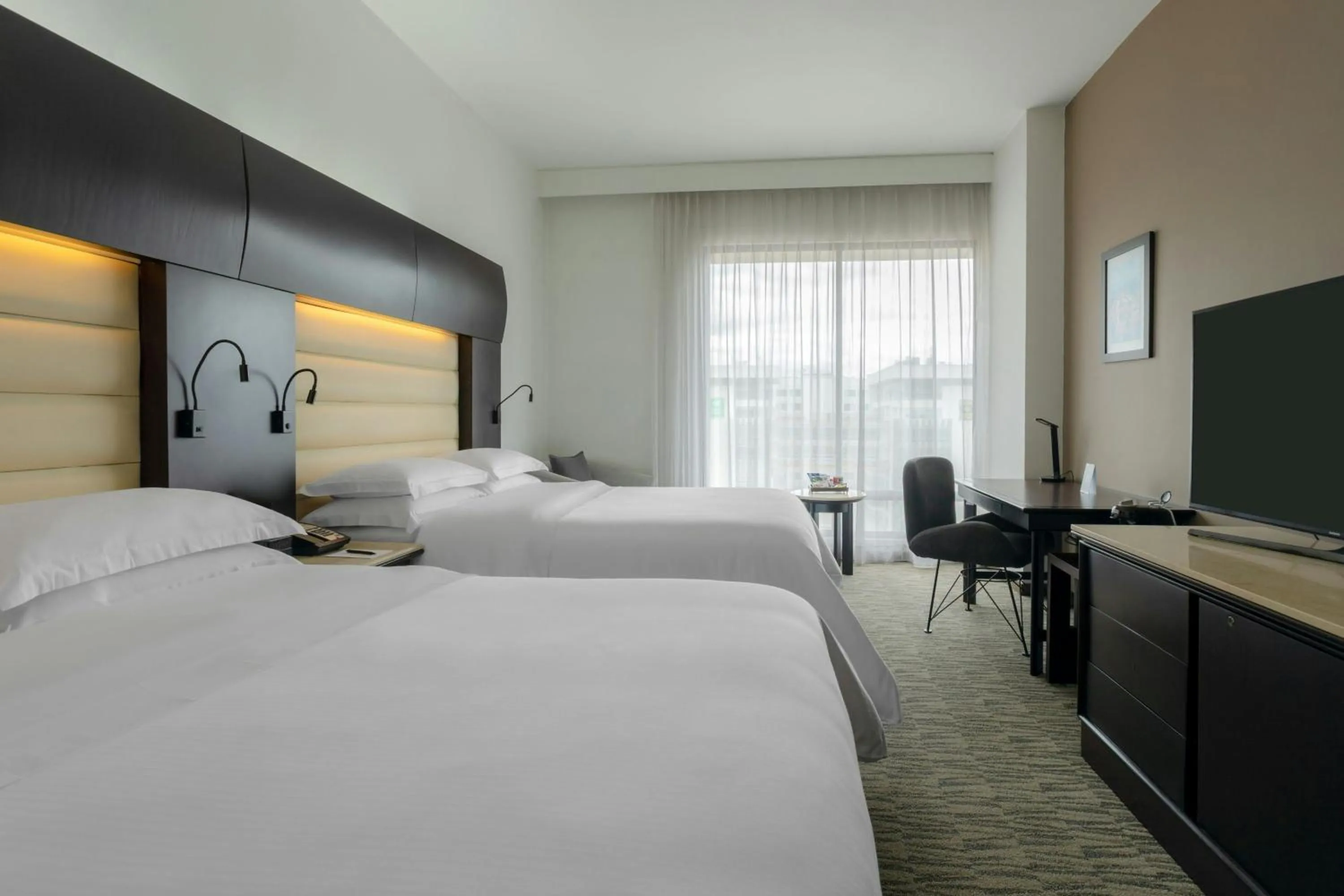 Photo of the whole room, Bed in Sheraton Bogotá Hotel