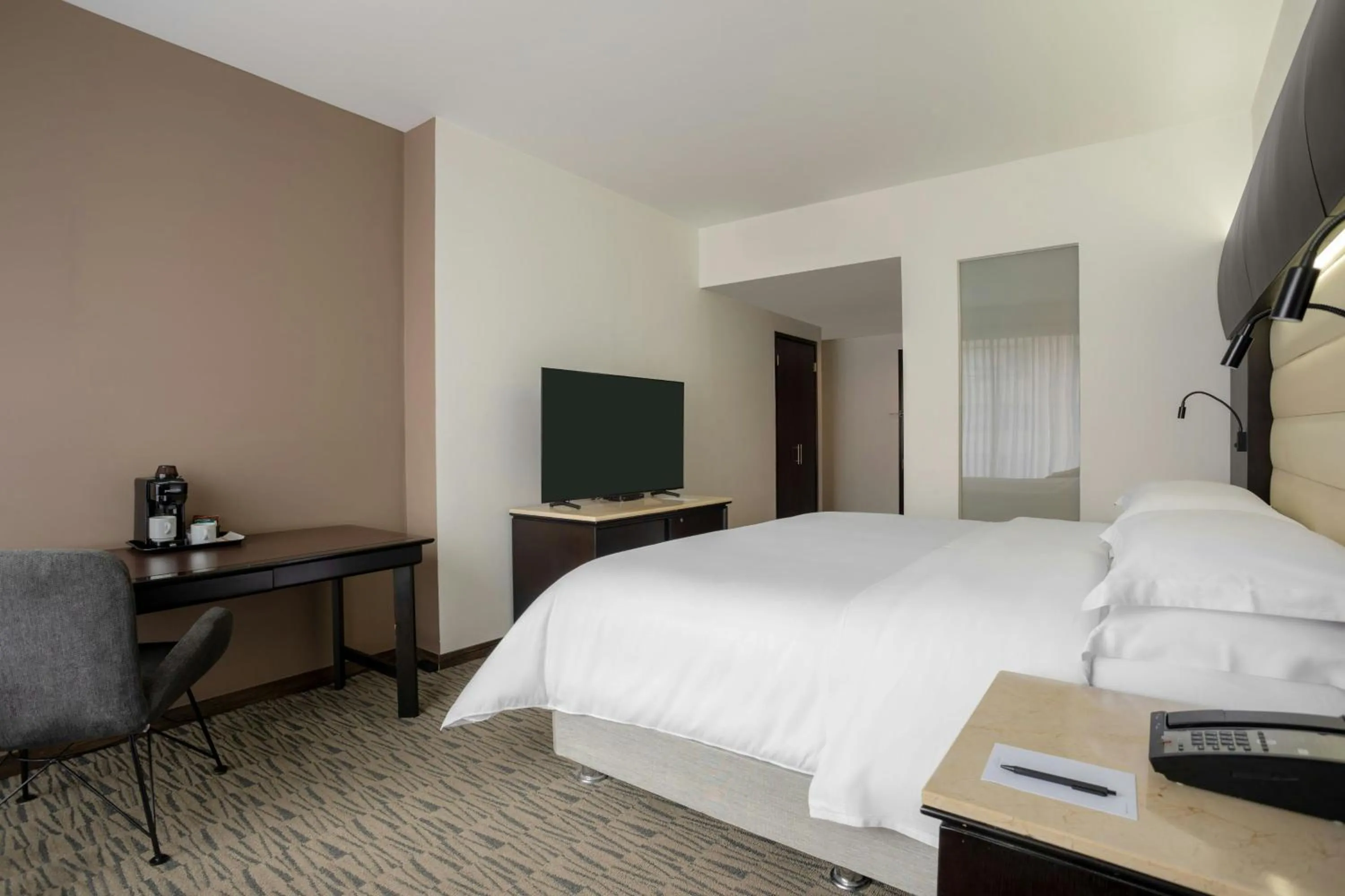 Photo of the whole room, Bed in Sheraton Bogotá Hotel