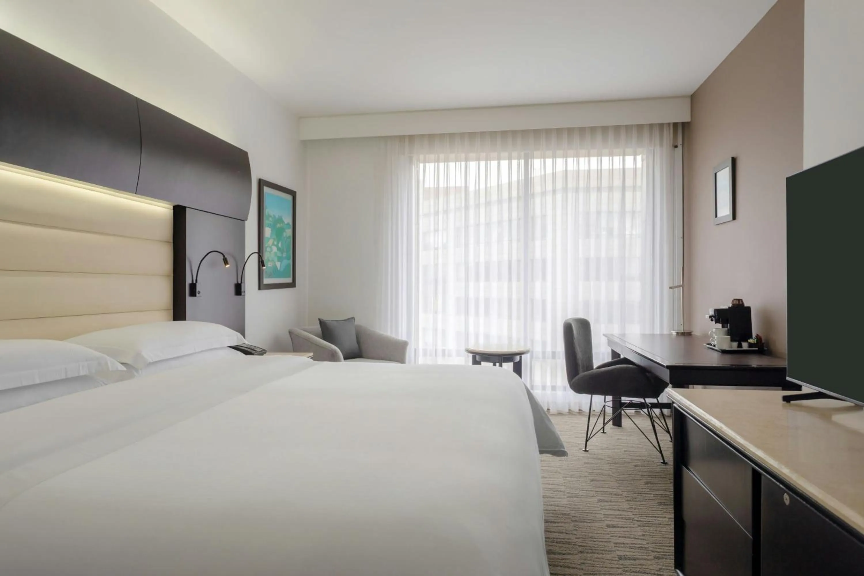 Photo of the whole room, Bed in Sheraton Bogotá Hotel