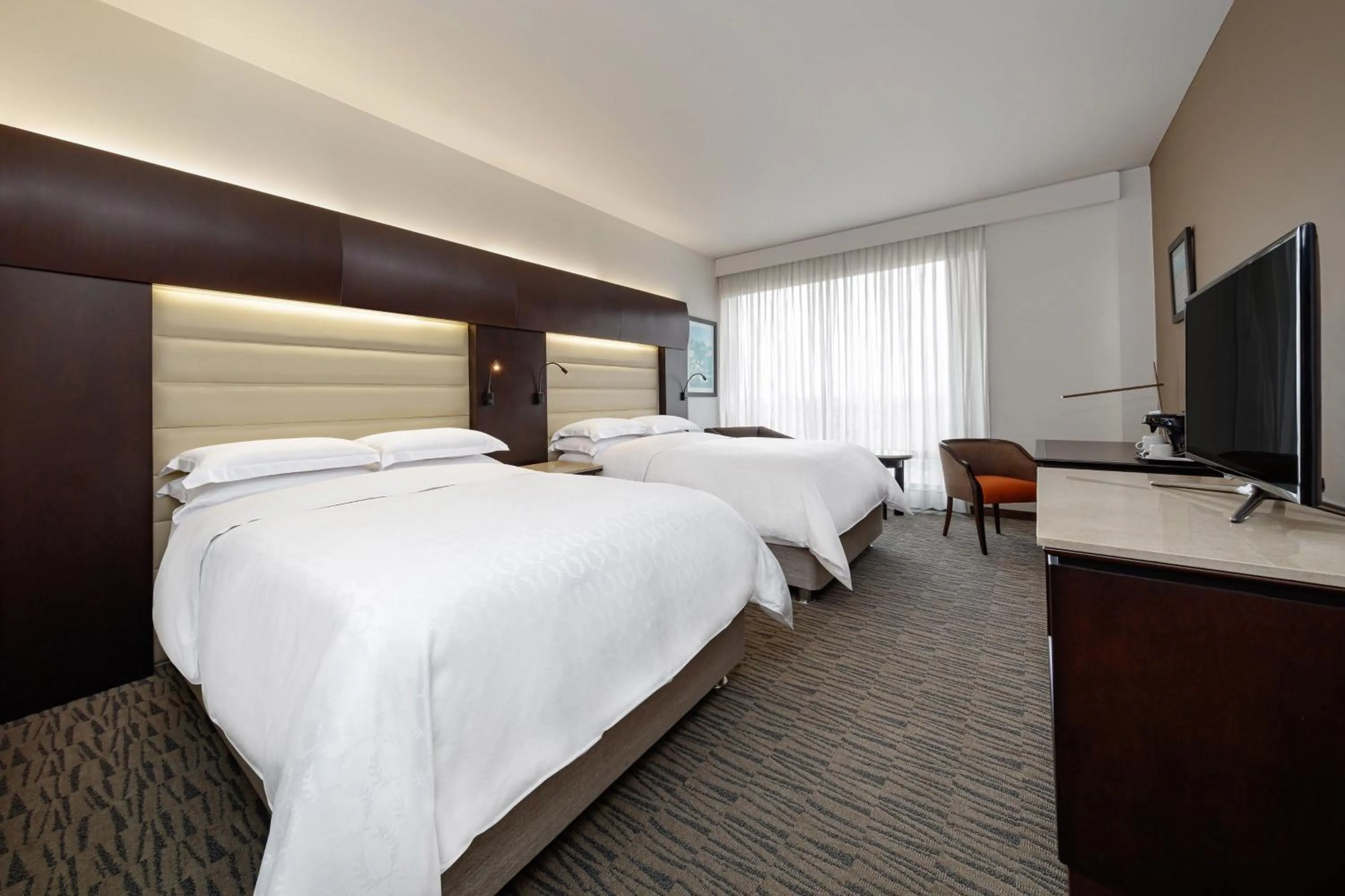 Photo of the whole room, Bed in Sheraton Bogotá Hotel