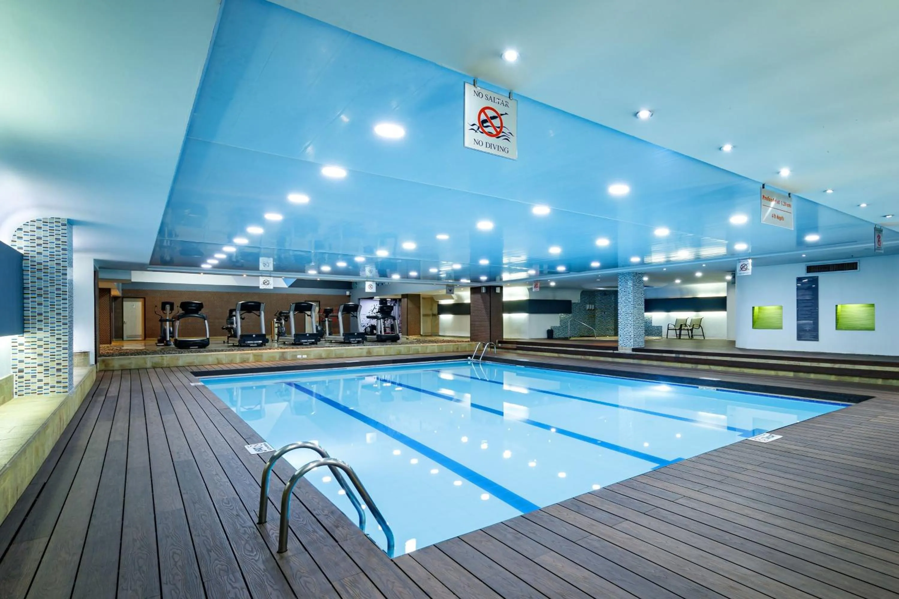 Swimming pool in Sheraton Bogotá Hotel