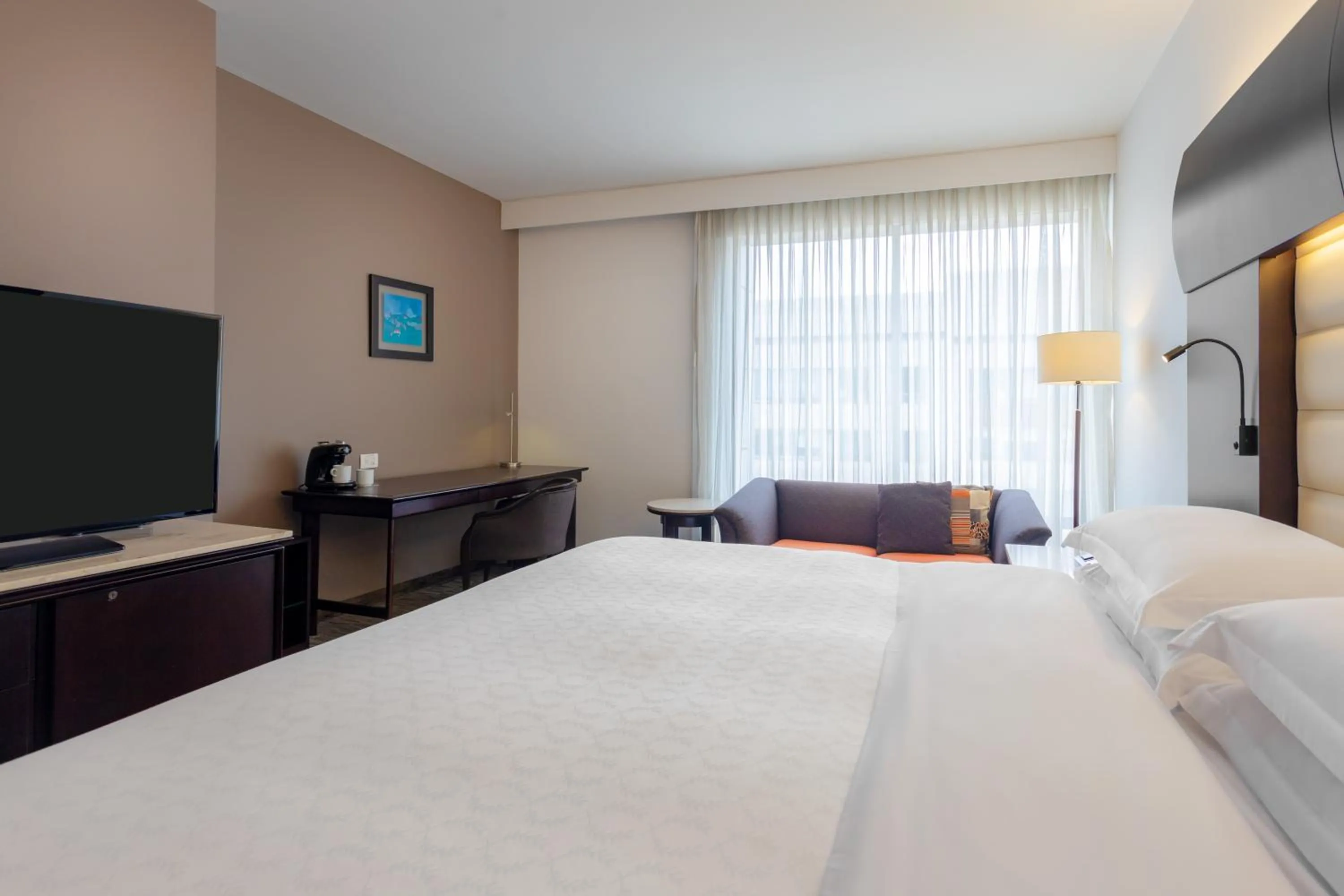 Bedroom, Bed in Sheraton Bogotá Hotel