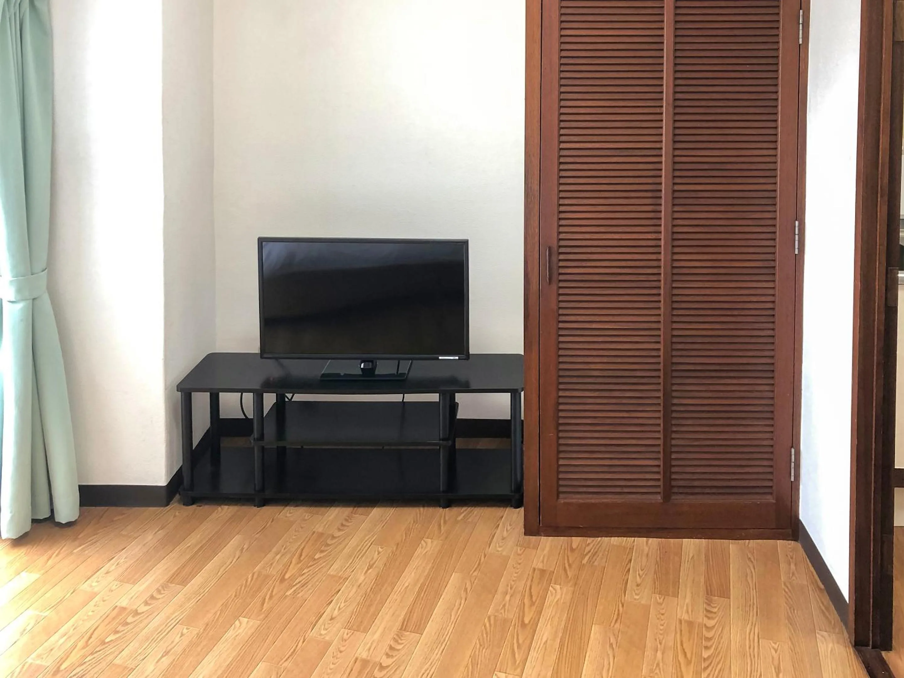 TV and multimedia in Sunset Hills Inn Naha