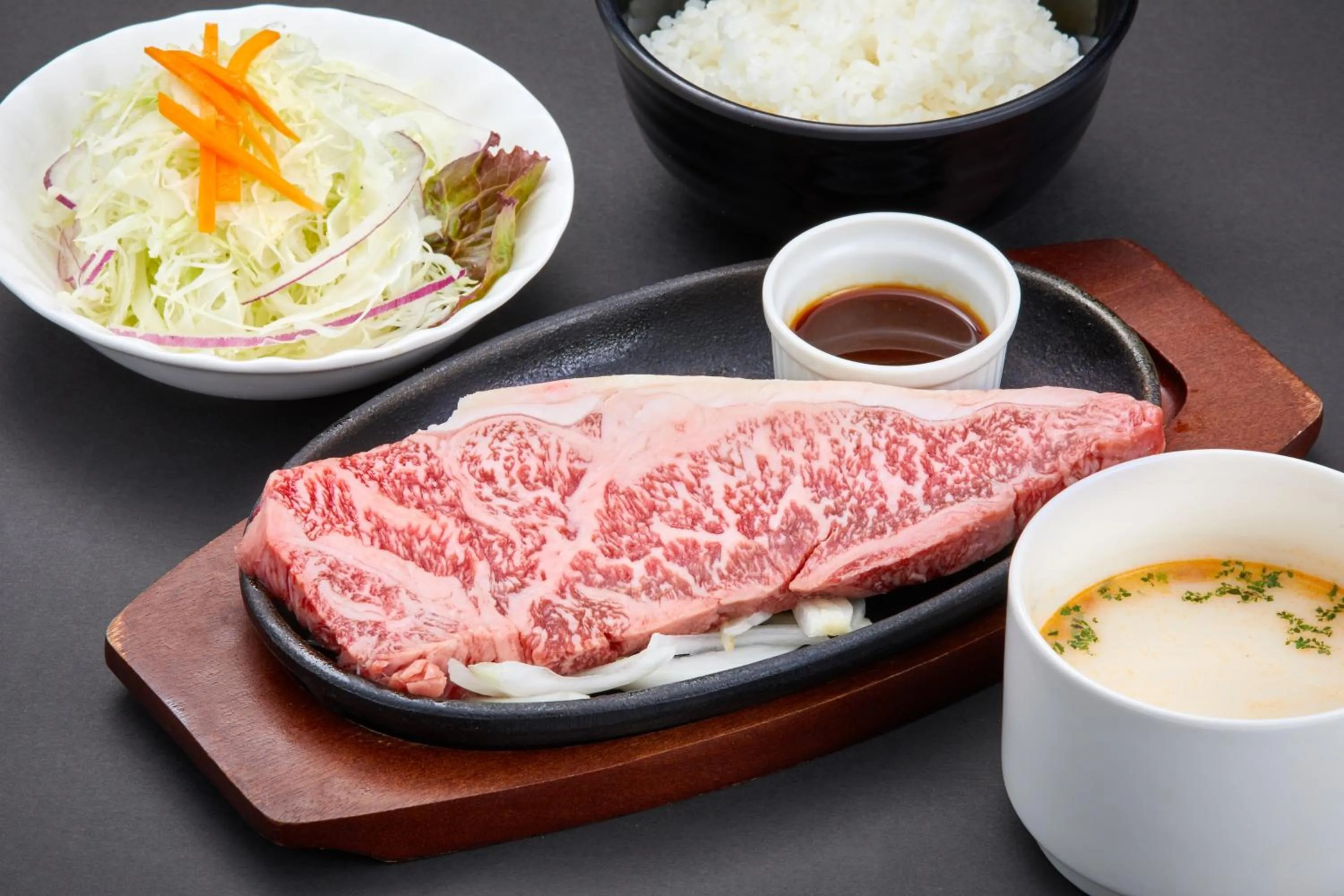 Restaurant/places to eat in Sunset Hills Inn Naha