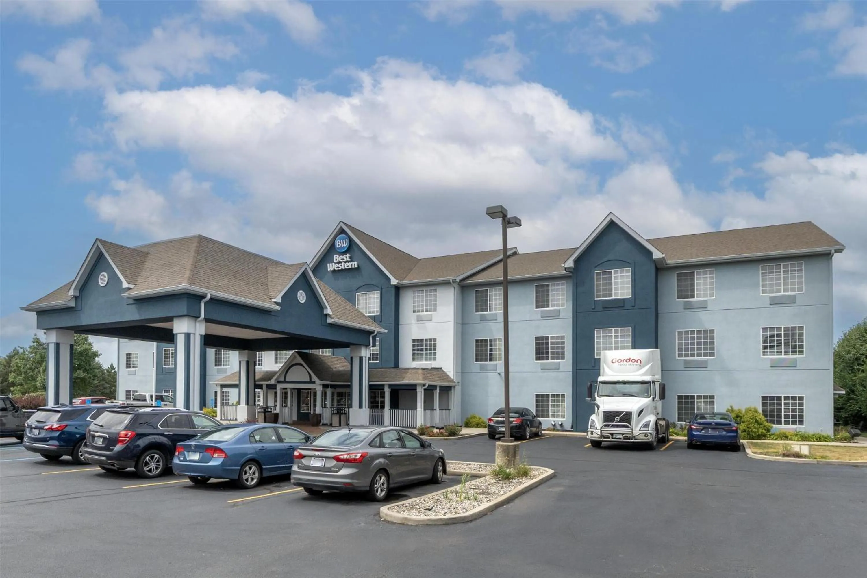 Property building in Best Western Fort Wayne Inn & Suites North
