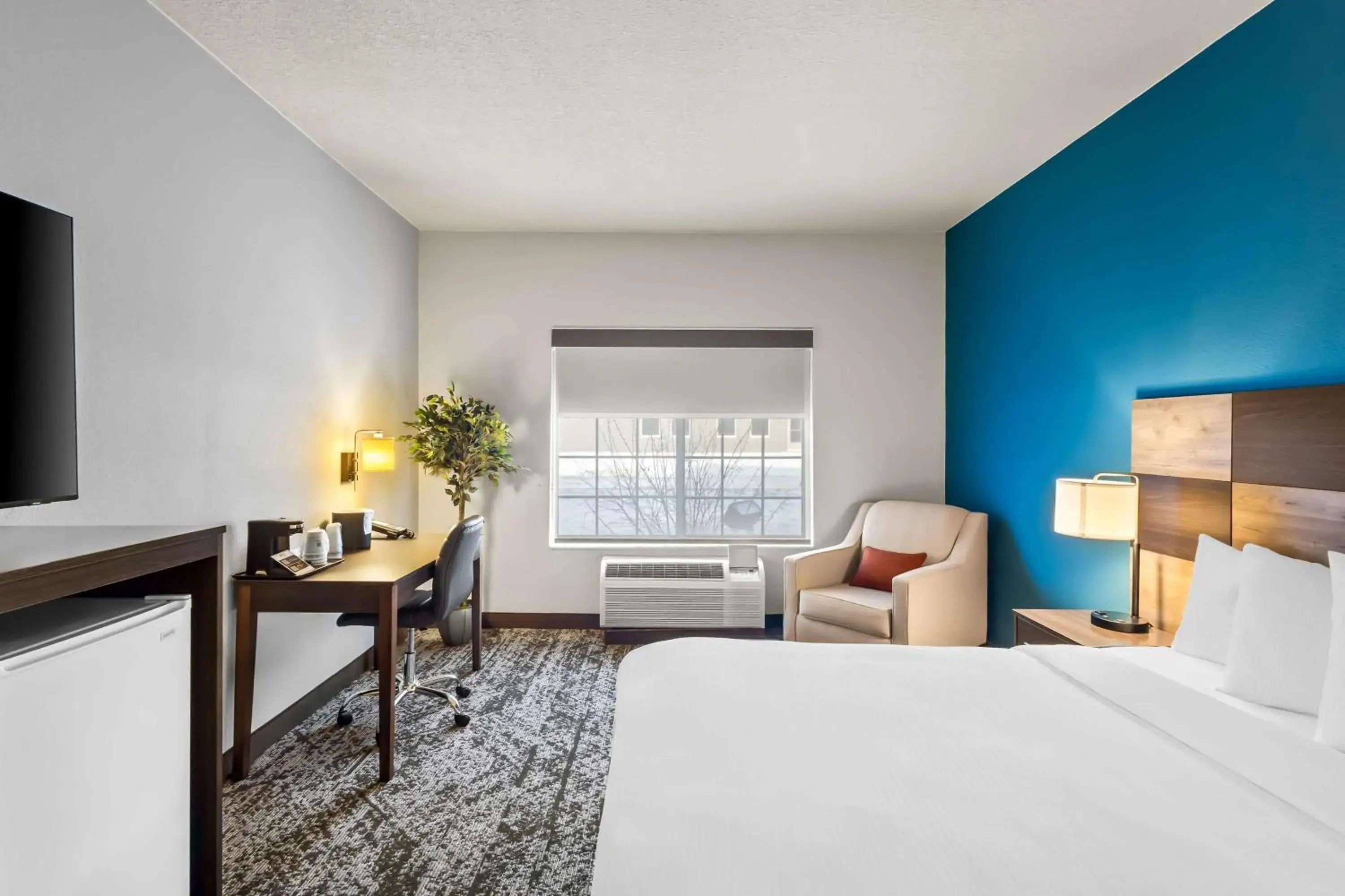King Room with Bath - Disability Access/Non-Smoking in Best Western Fort Wayne Inn & Suites North King Room with Bath - Disability Access/Non-Smoking in Best Western Fort Wayne Inn & Suites North