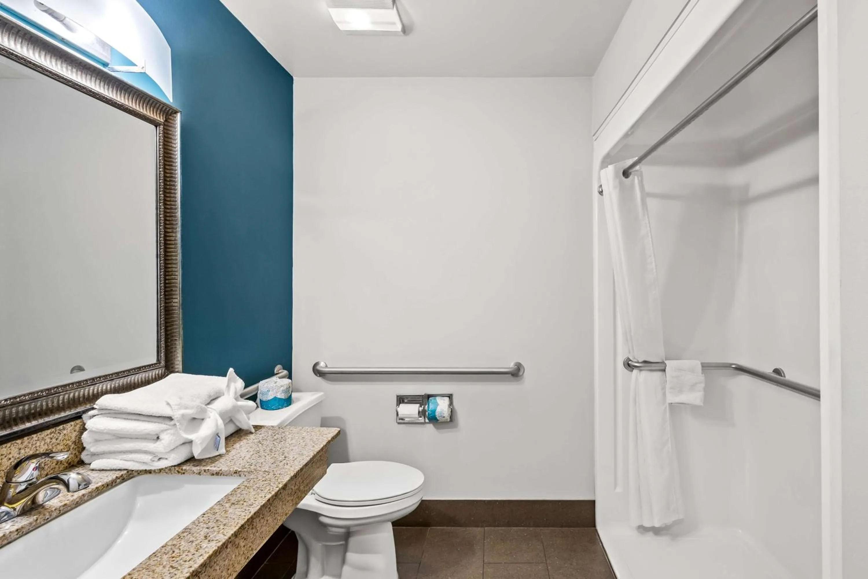 Bathroom in Best Western Fort Wayne Inn & Suites North