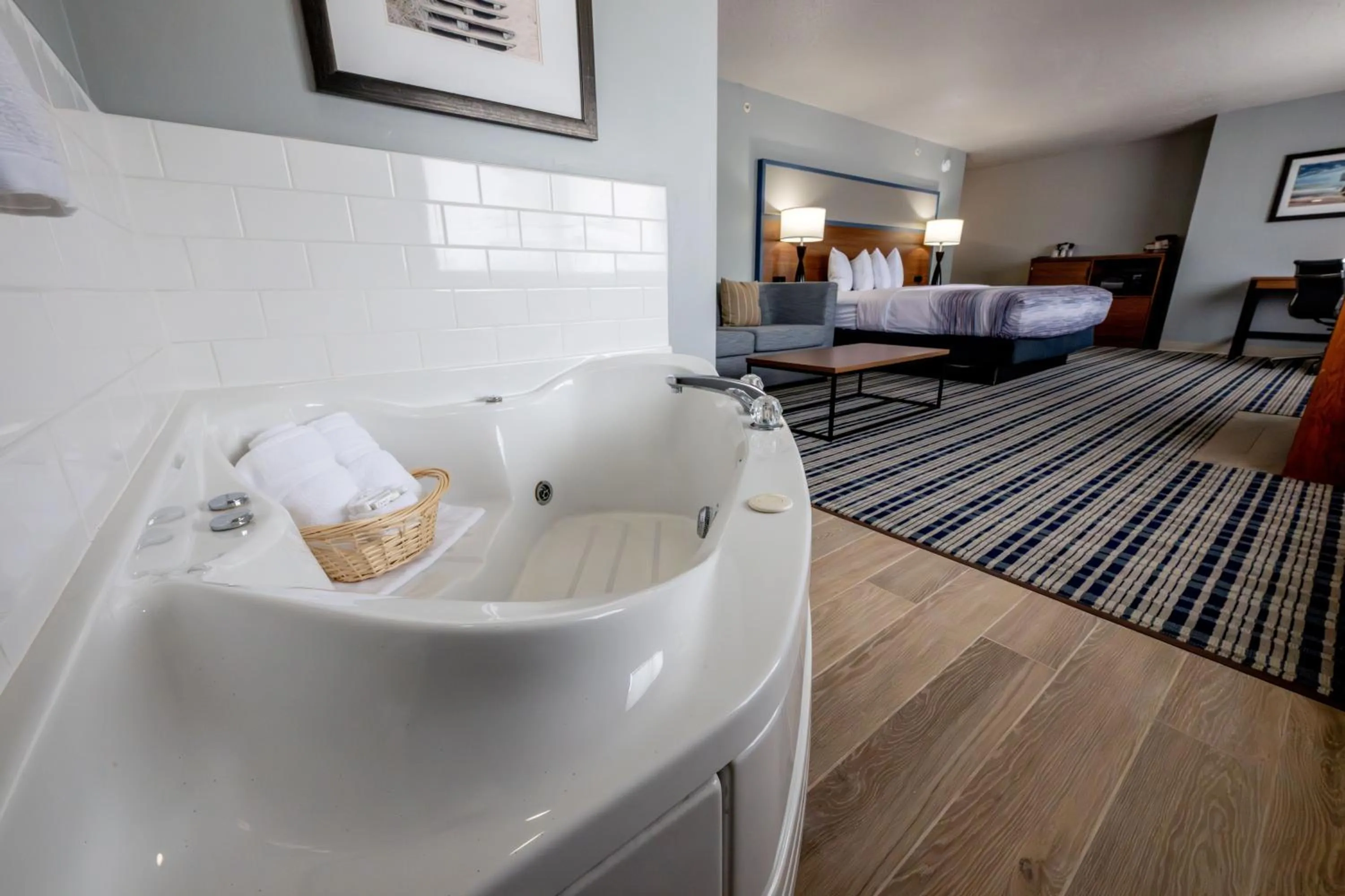 Hot Tub, Bed in AmericInn by Wyndham Sturgeon Bay