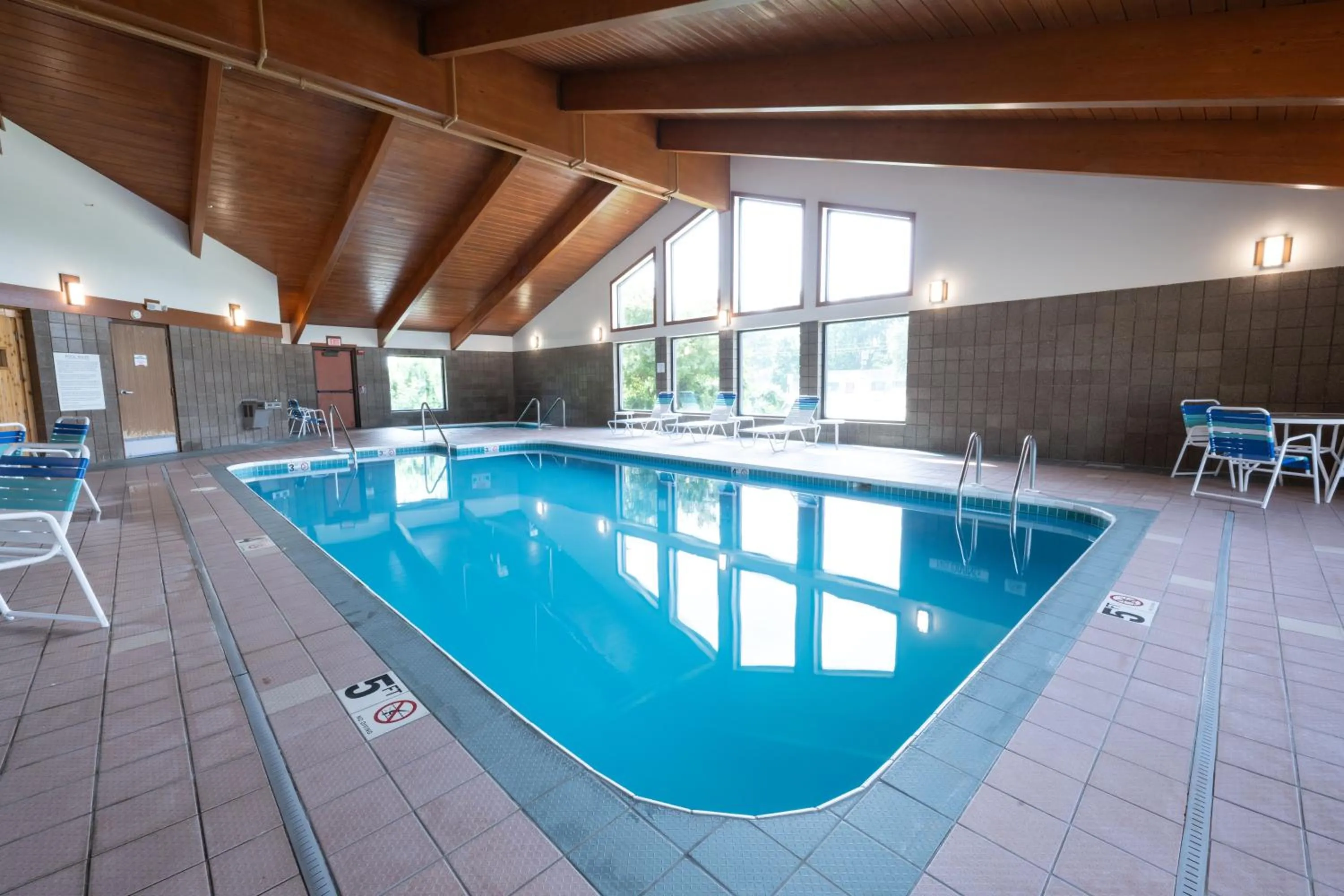Swimming pool in AmericInn by Wyndham Sturgeon Bay