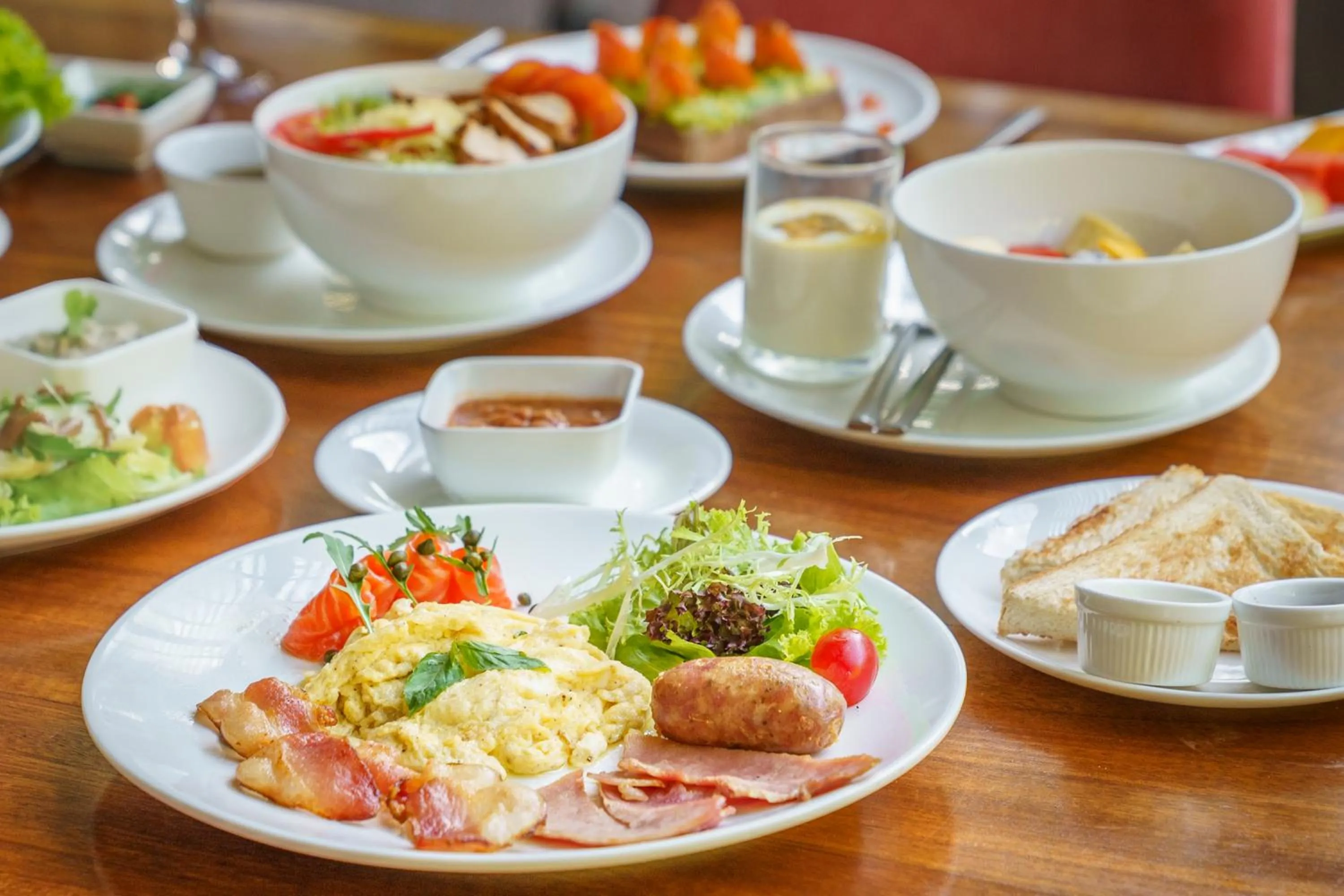 Breakfast in Viroth's Villa