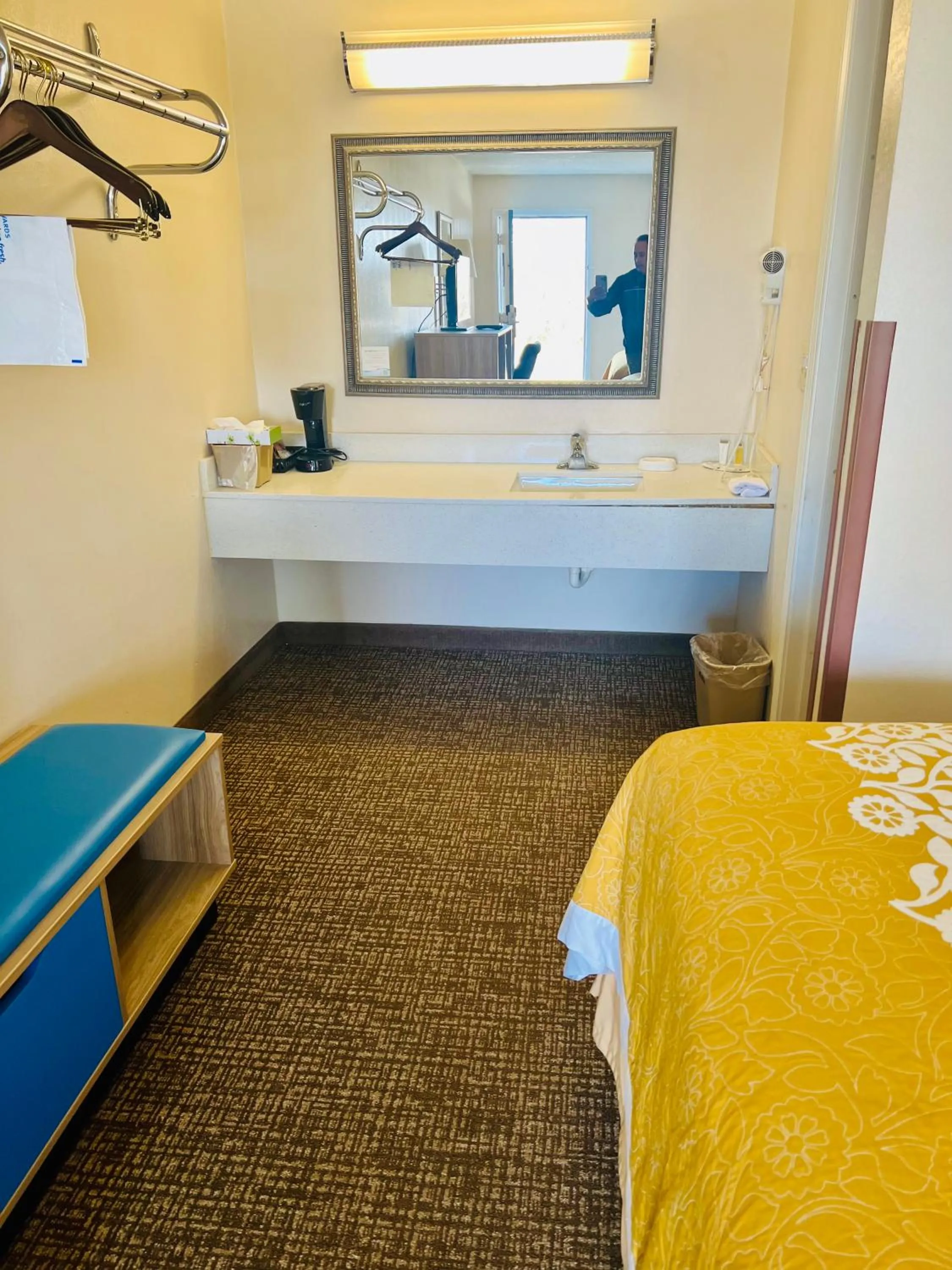 Bedroom, Bed in Days Inn by Wyndham Fort Wayne