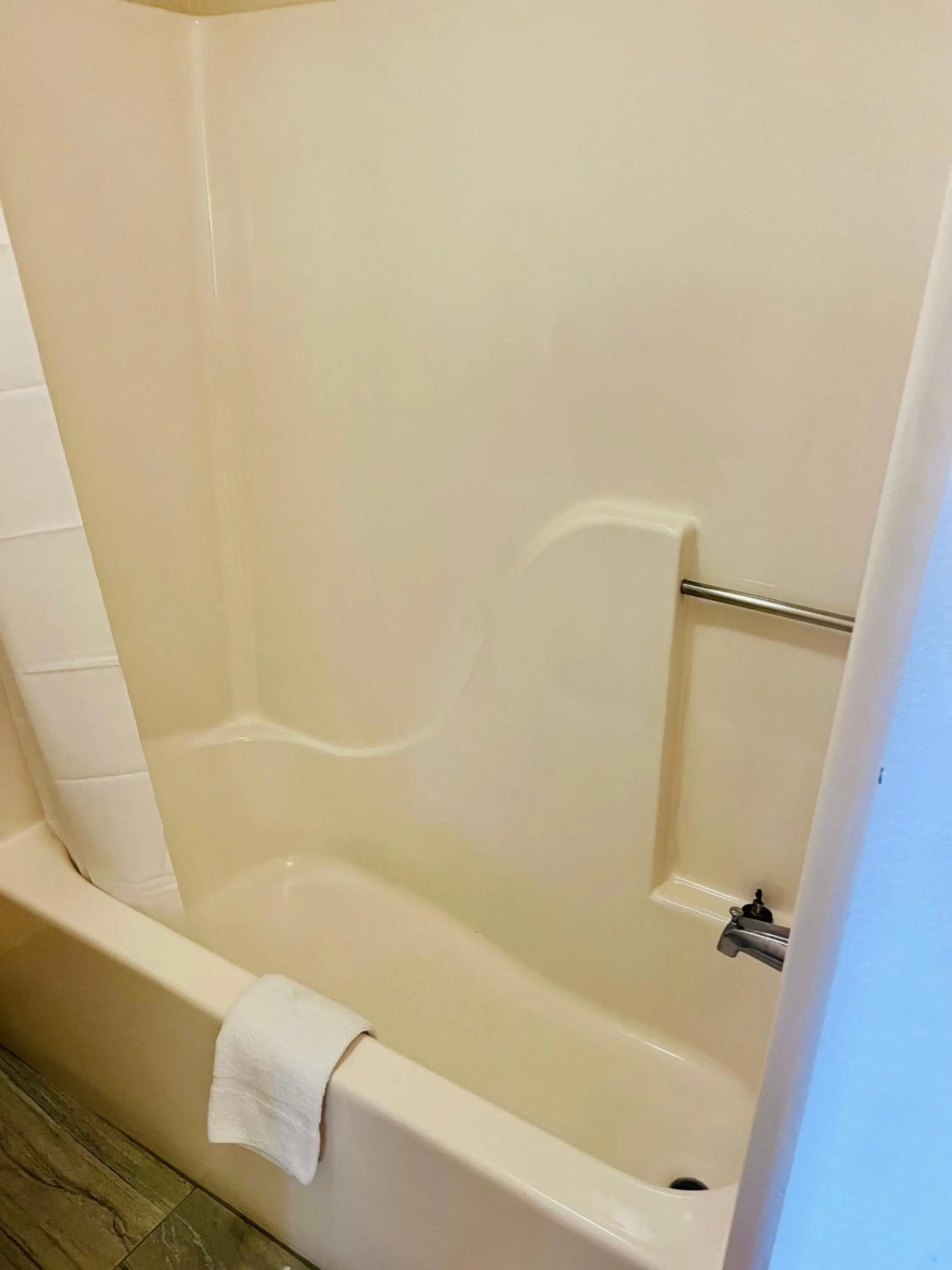 Bath in Days Inn by Wyndham Fort Wayne