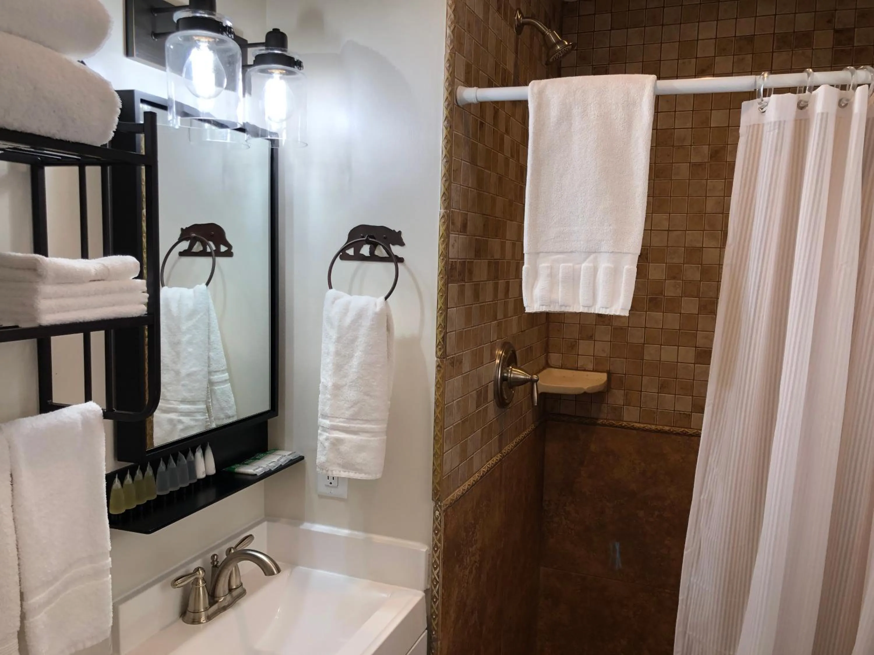 Yellowstone Riverside Cottages