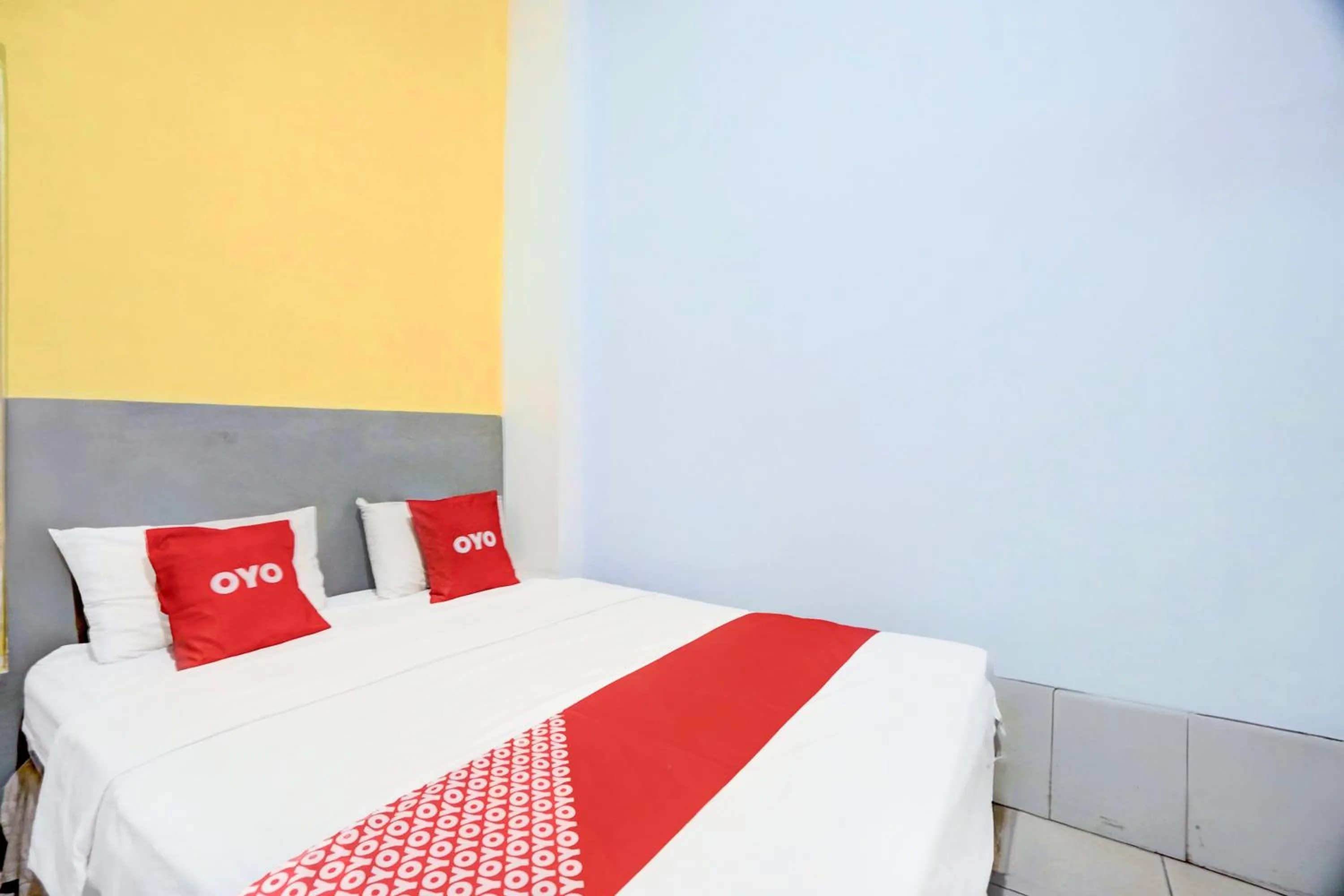 Bedroom, Bed in Hotel O Tegalsari Near Tunjungan Plaza