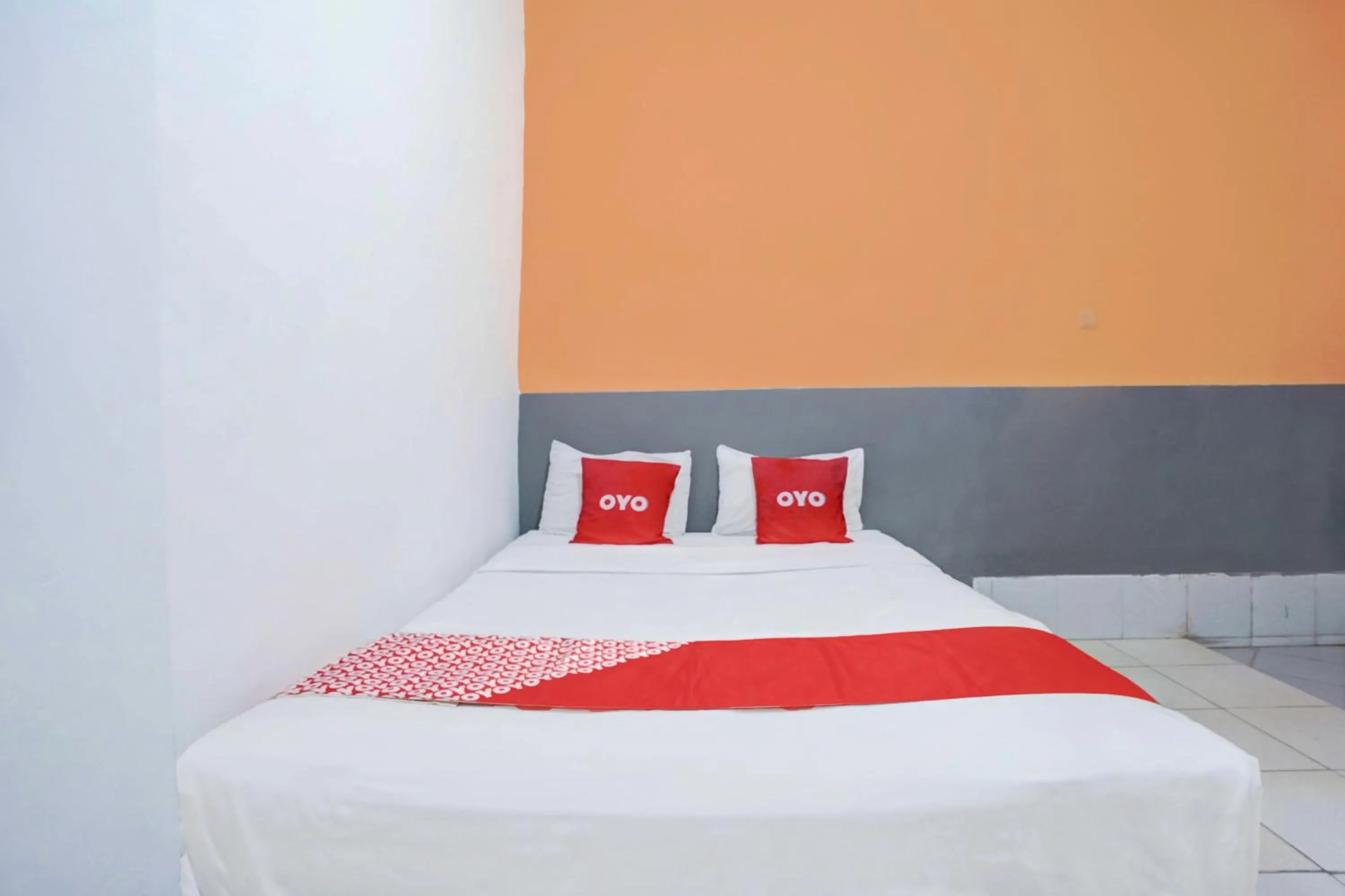 Bedroom, Bed in Hotel O Tegalsari Near Tunjungan Plaza