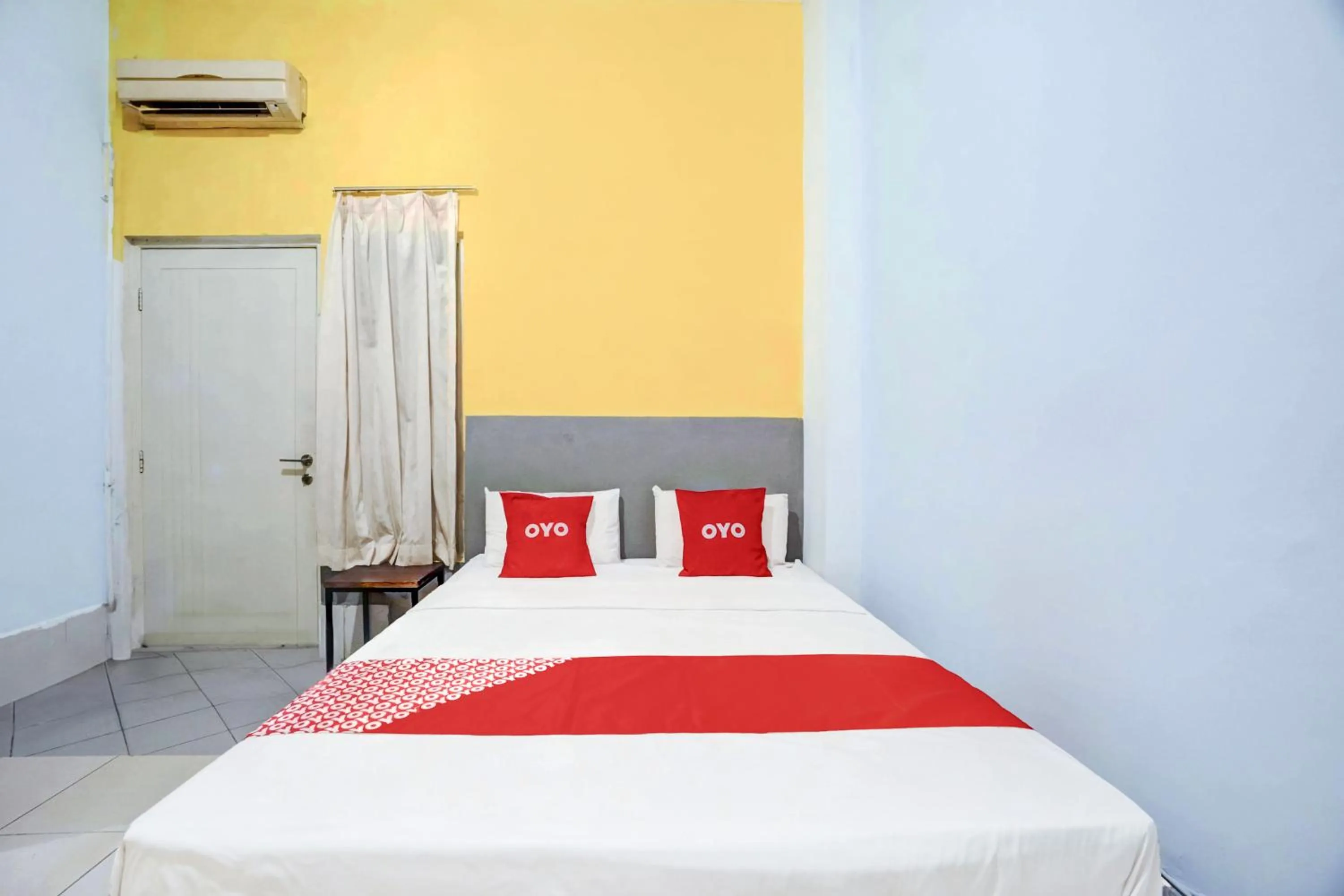 Bedroom, Bed in Hotel O Tegalsari Near Tunjungan Plaza