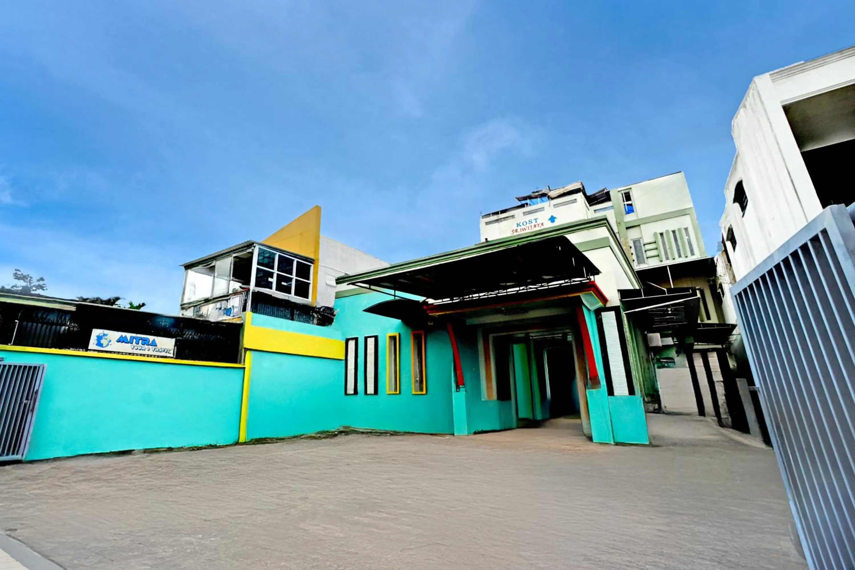 Property building in Hotel O Tegalsari Near Tunjungan Plaza