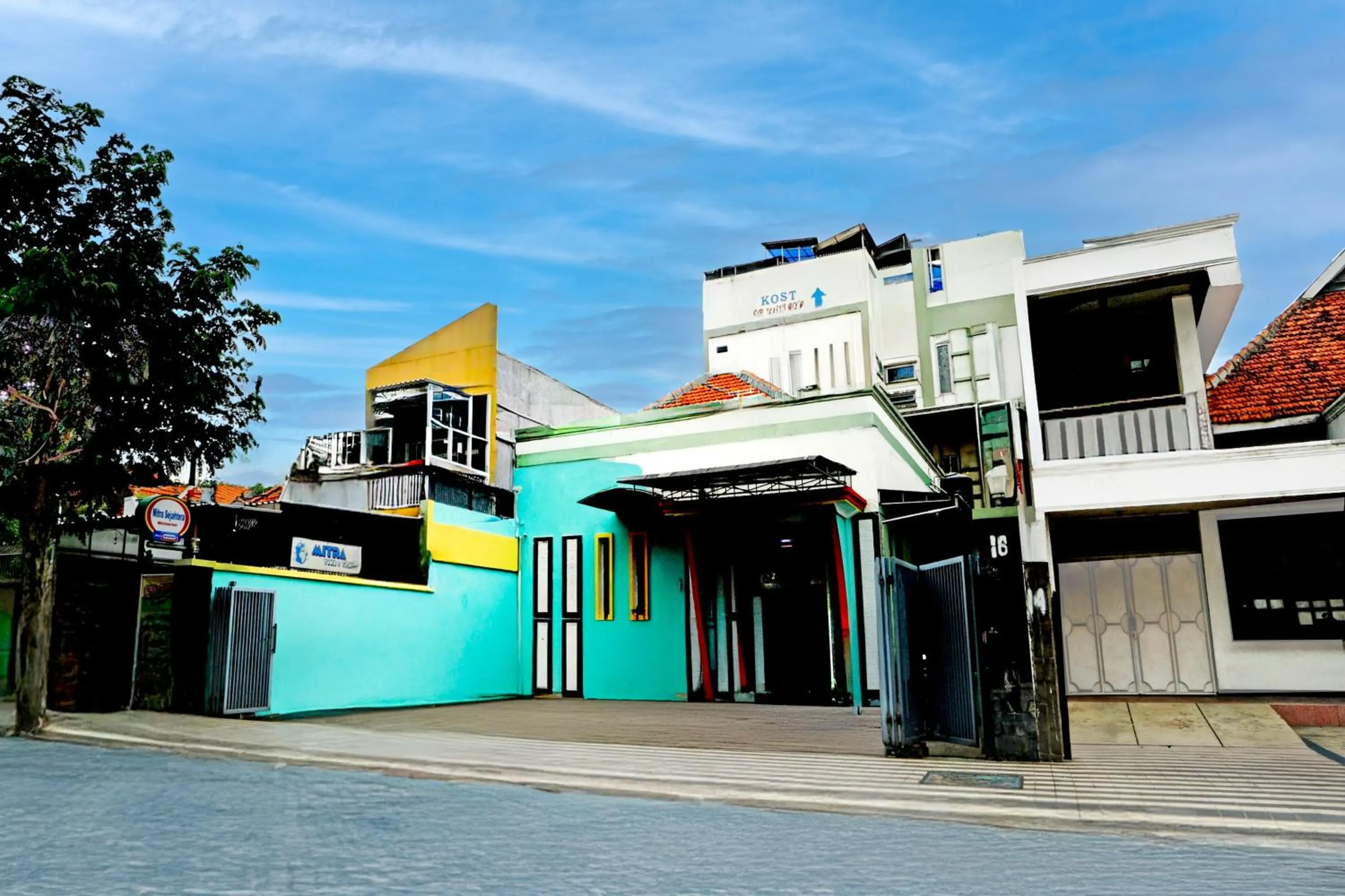 Property building in Hotel O Tegalsari Near Tunjungan Plaza