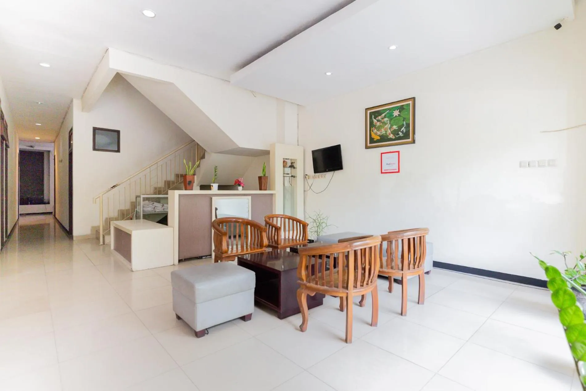 Lobby or reception in RedDoorz @ Raya Ngagel 2