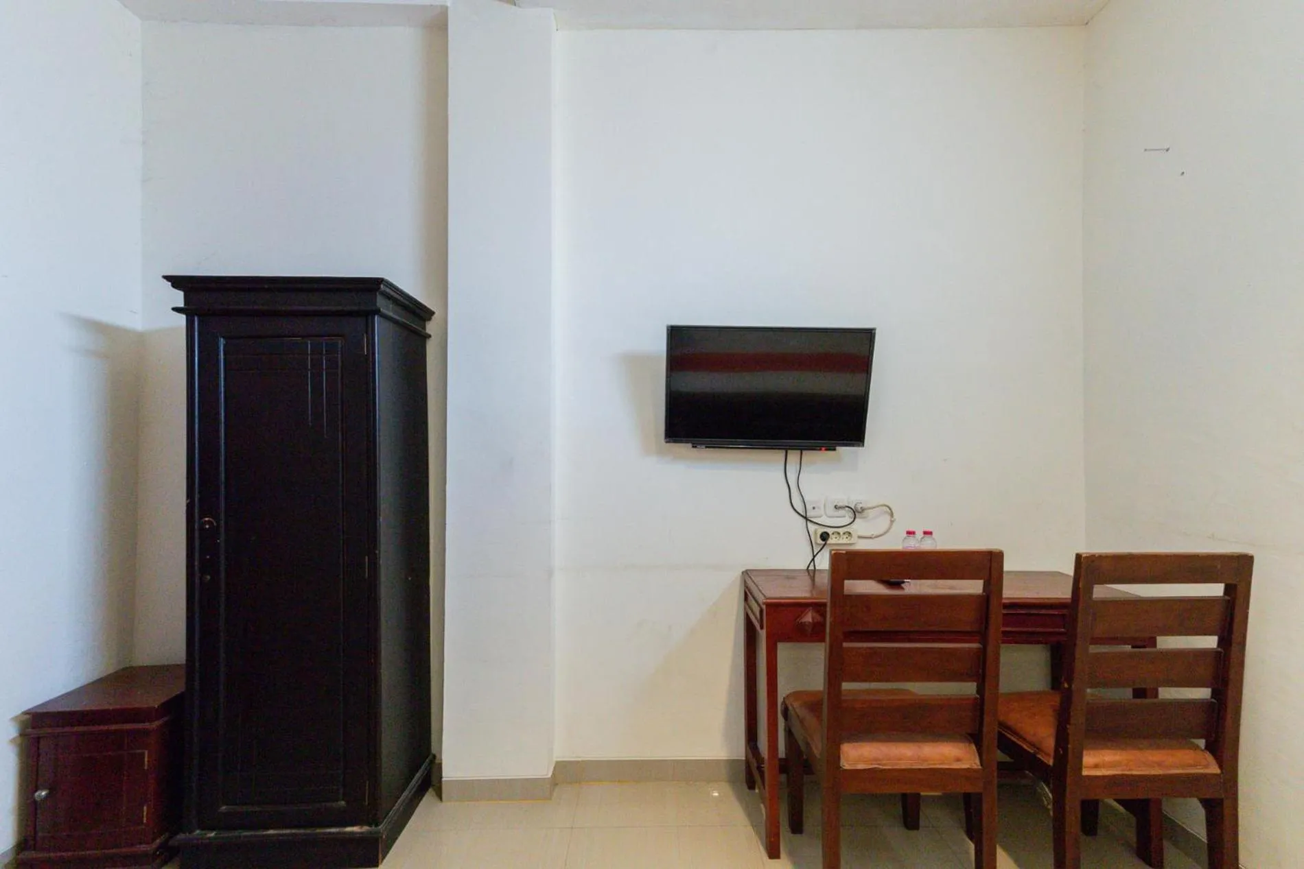 TV and multimedia in RedDoorz @ Raya Ngagel 2