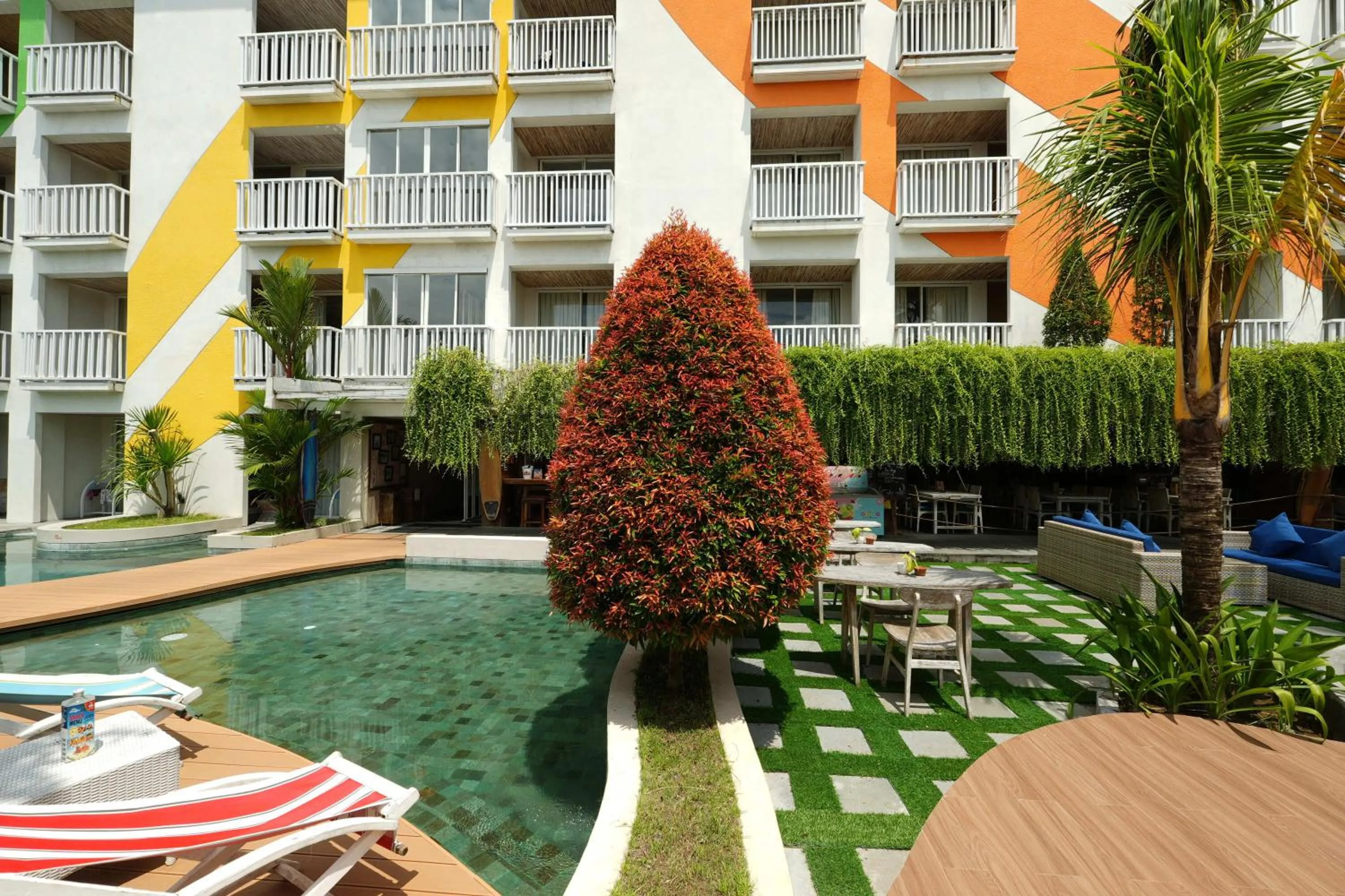 Pool view in Bliss Surfer Hotel Legian