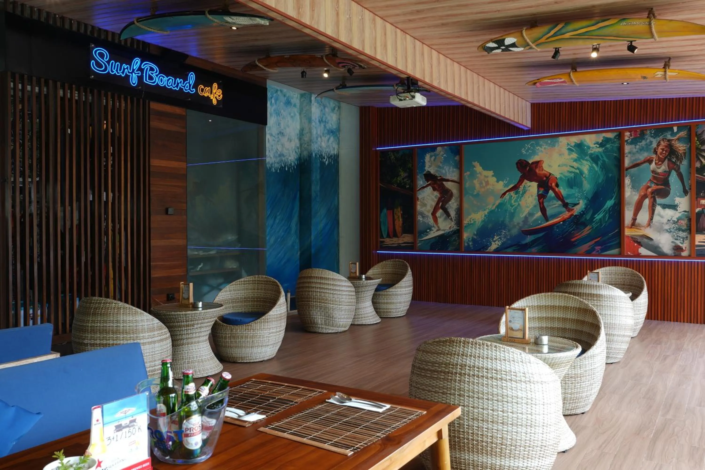 Restaurant/places to eat in Bliss Surfer Hotel Legian
