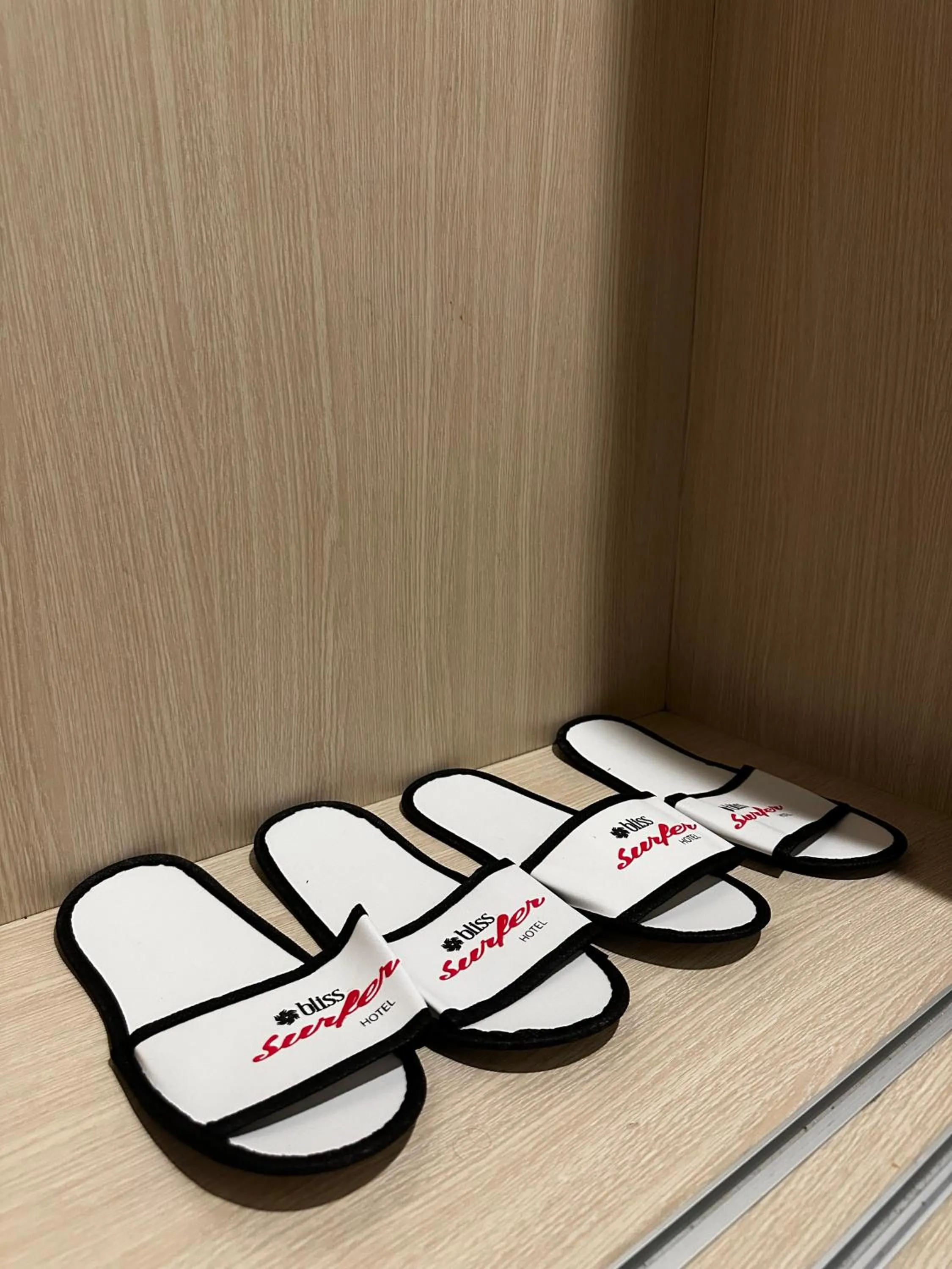 wardrobe in Bliss Surfer Hotel Legian