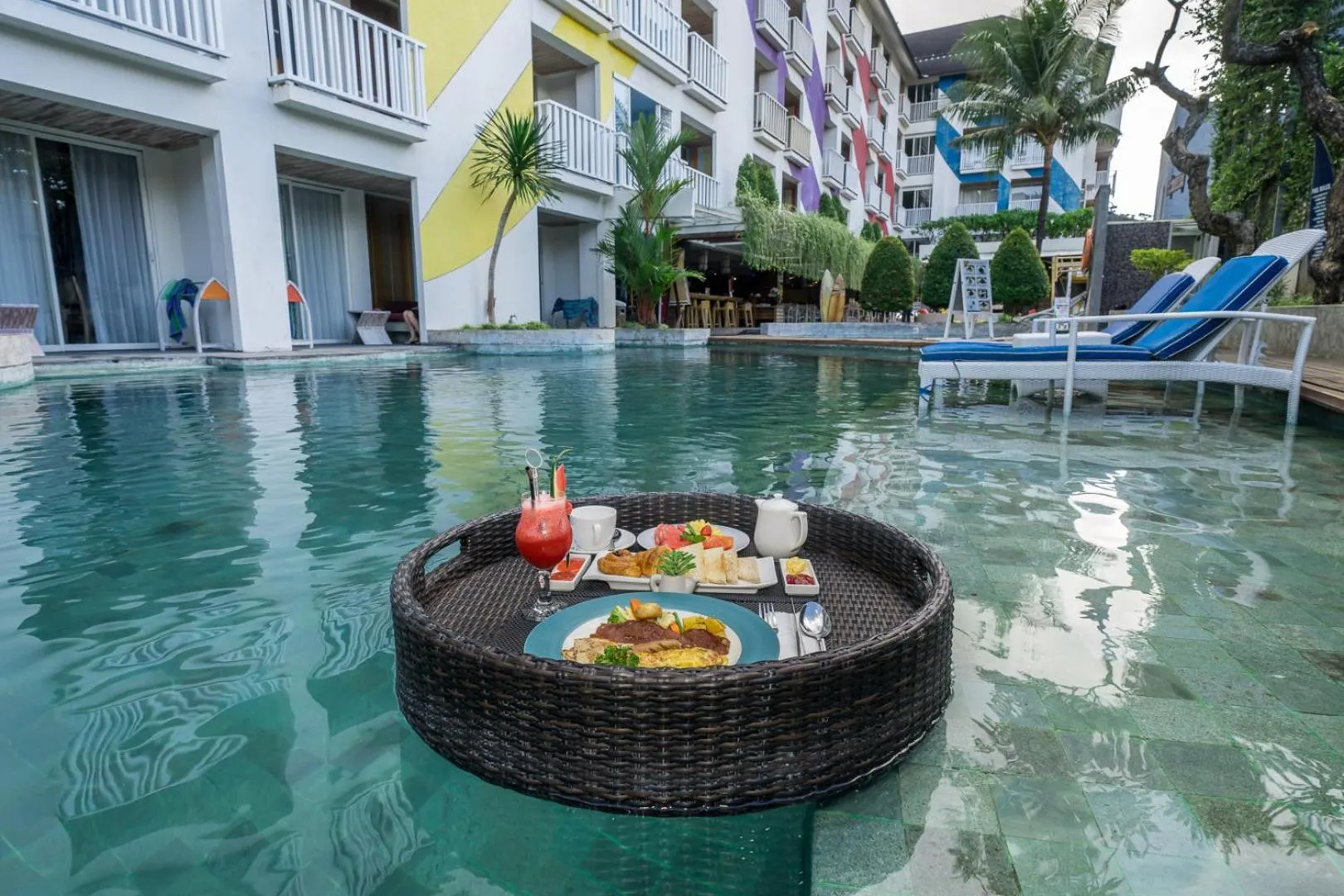 Food and drinks in Bliss Surfer Hotel Legian