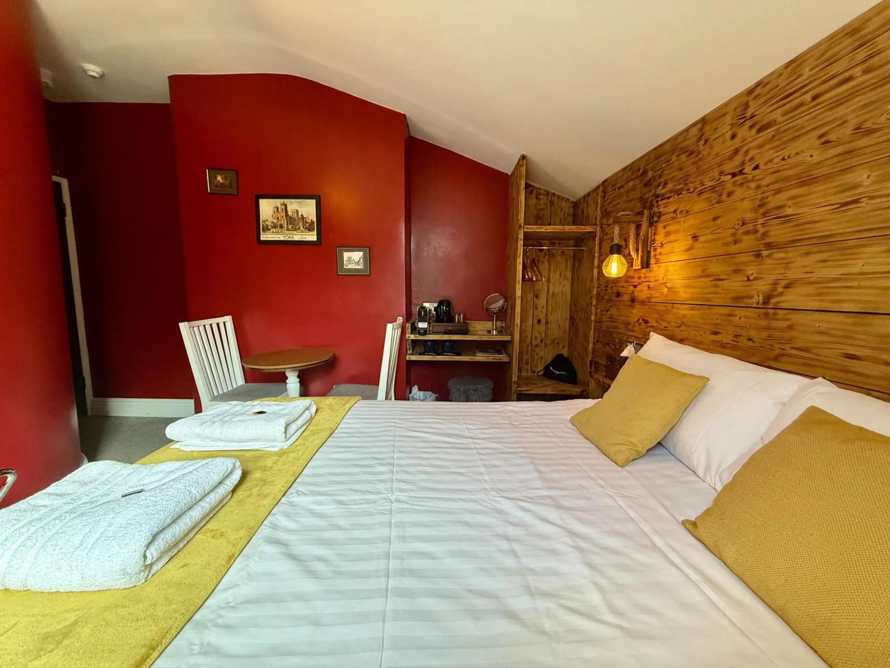 Bedroom, Bed in Vikings Accommodation