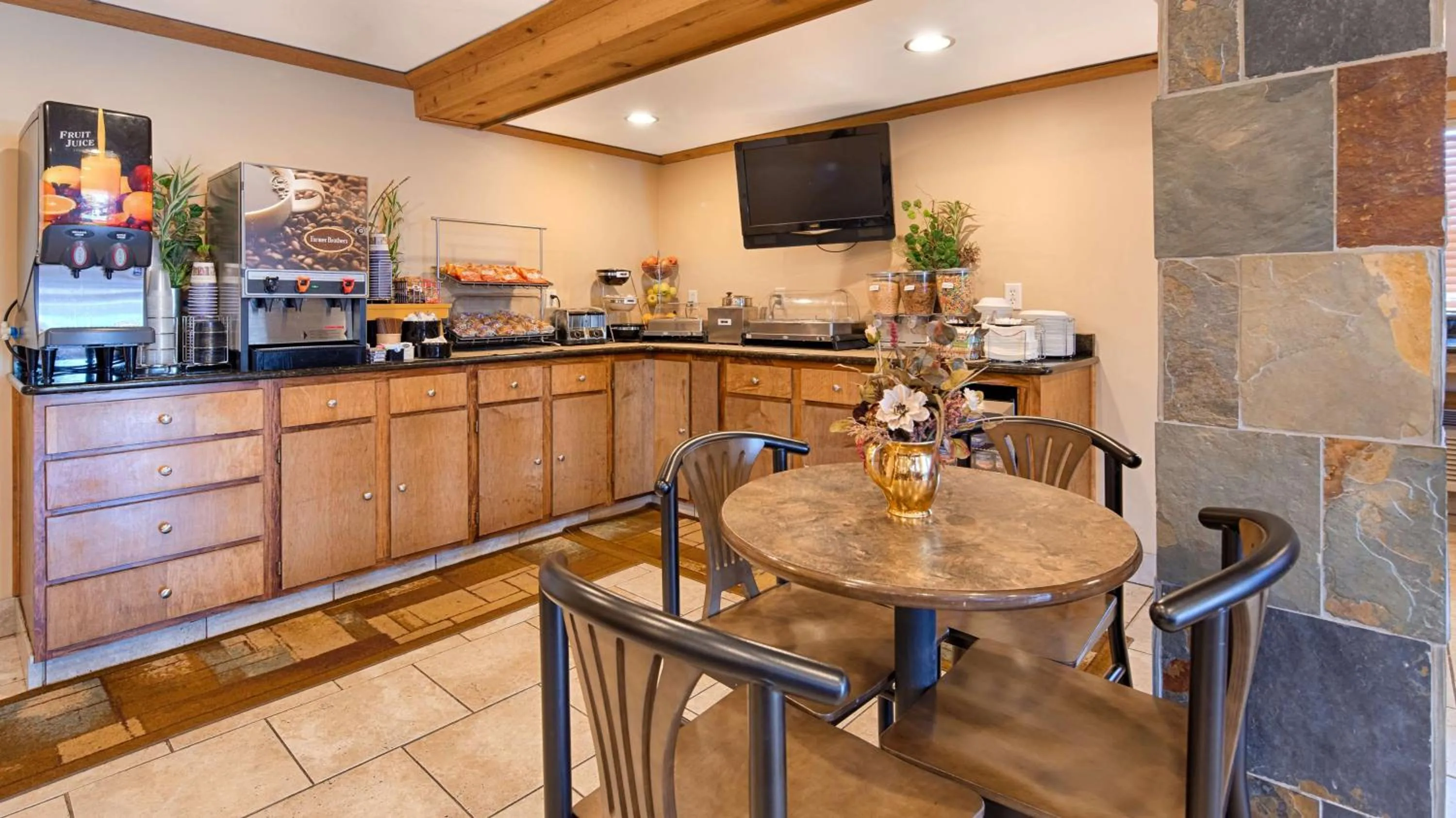 Breakfast in Best Western Torchlite