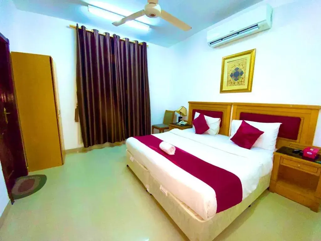 Small Double Room - single occupancy in Savoy Inn Hotel Apartments Small Double Room - single occupancy in Savoy Inn Hotel Apartments