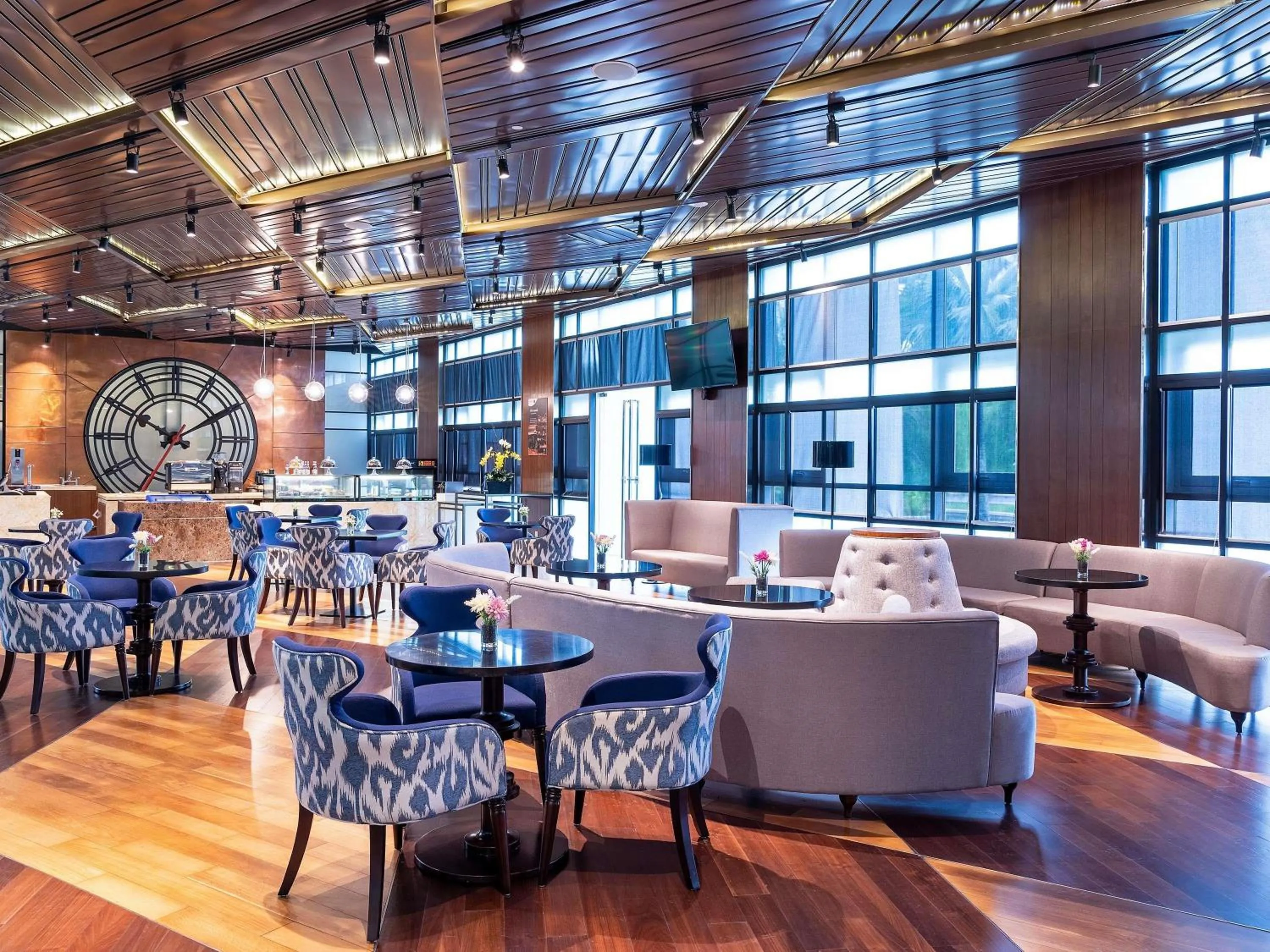 Restaurant/places to eat in Movenpick Hotel & Convention Centre KLIA