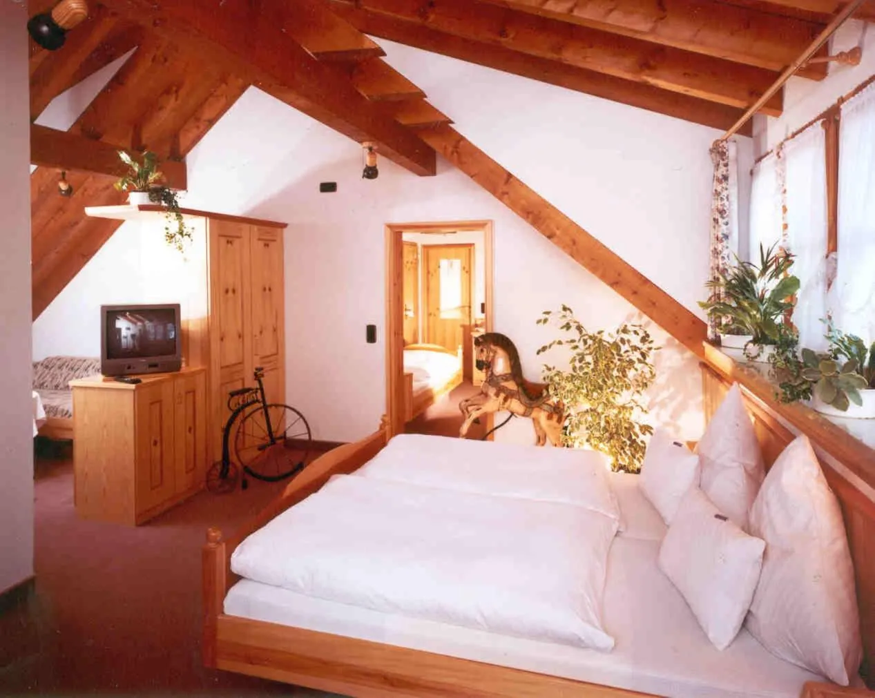 Bed in Erlebnisgastronomie Lochmuhle