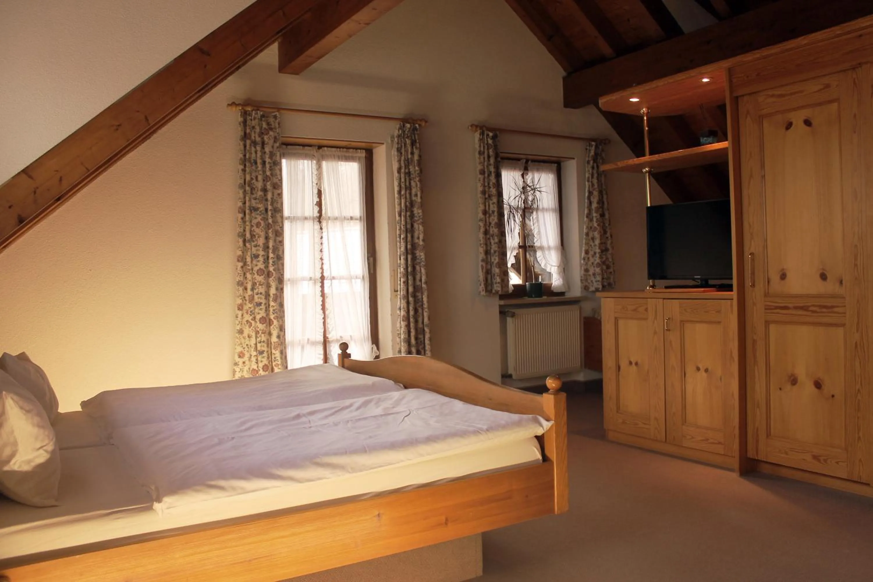 Bed in Erlebnisgastronomie Lochmuhle