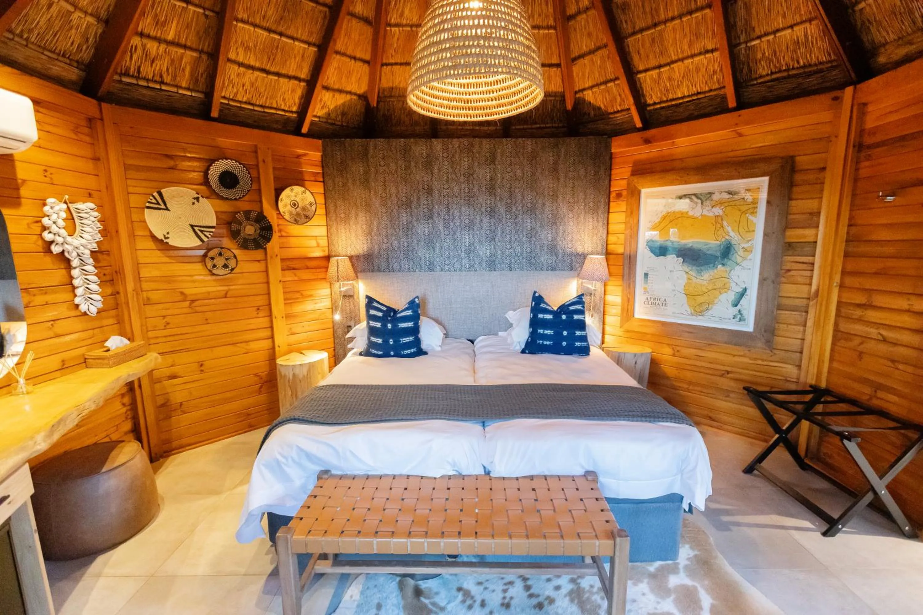 Property building, Bed in Garden Route Game Lodge